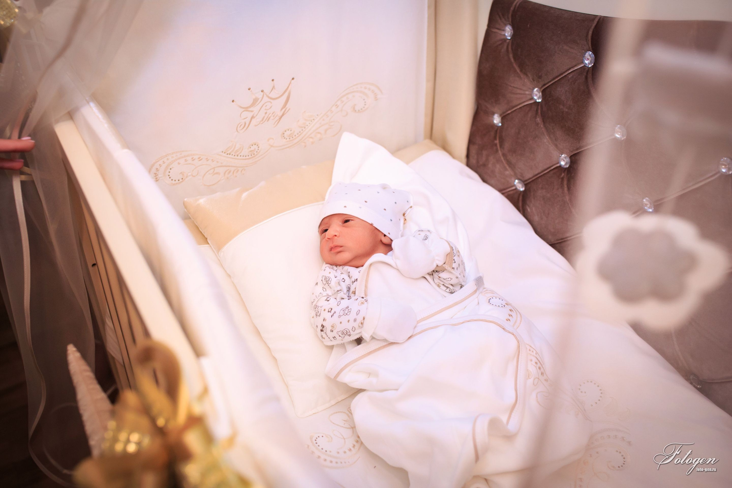 Фотосессия выписки из роддома в Краснодаре | Портфолио Fotogen. Интерьерная фотостудия FOTOGEN г. Краснодар