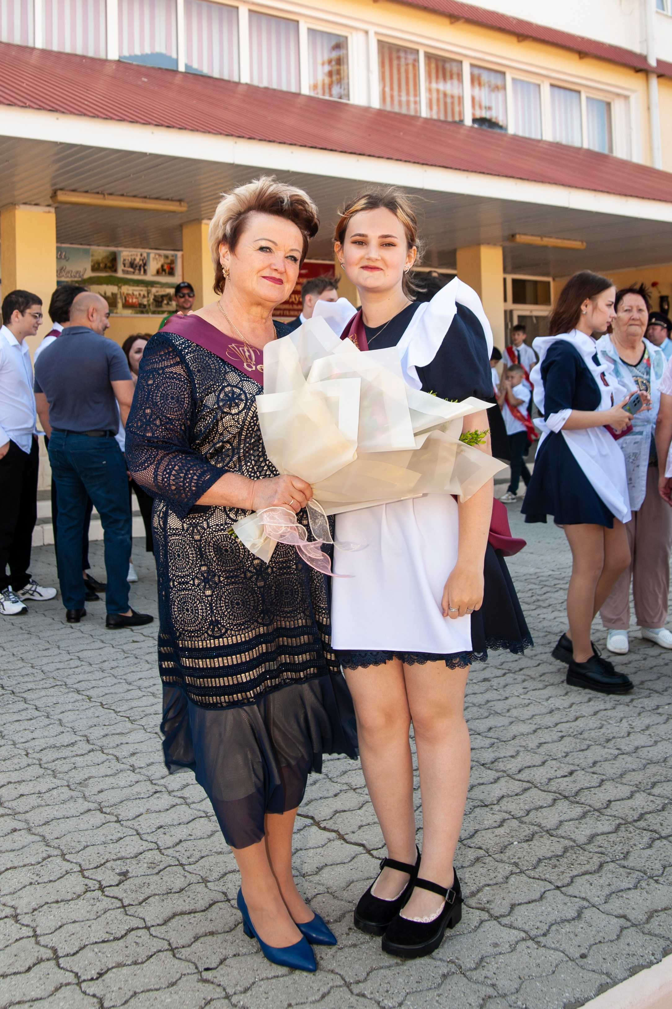 Последний Звонок МАОУ СОШ № 17 им. Эдуарда Есаяна — Архипо-Осиповка. Свадебный и семейный фотограф Денис Лукьянов в Краснодаре, Краснодарском крае и Республике Крым