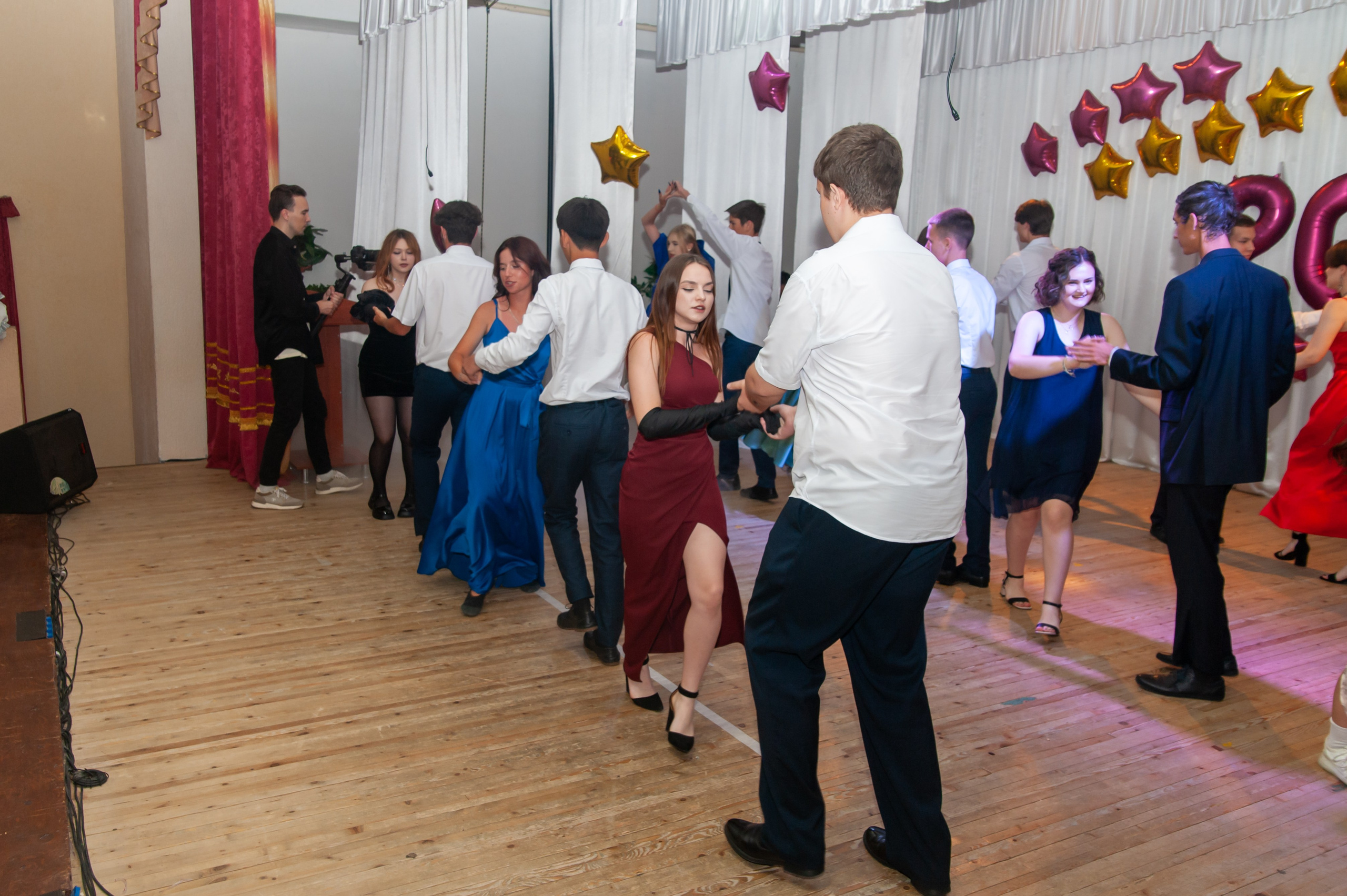 Выпускной МАОУ СОШ № 17 им. Эдуарда Есаяна. Свадебный и семейный фотограф Денис Лукьянов в Краснодаре, Краснодарском крае и Республике Крым