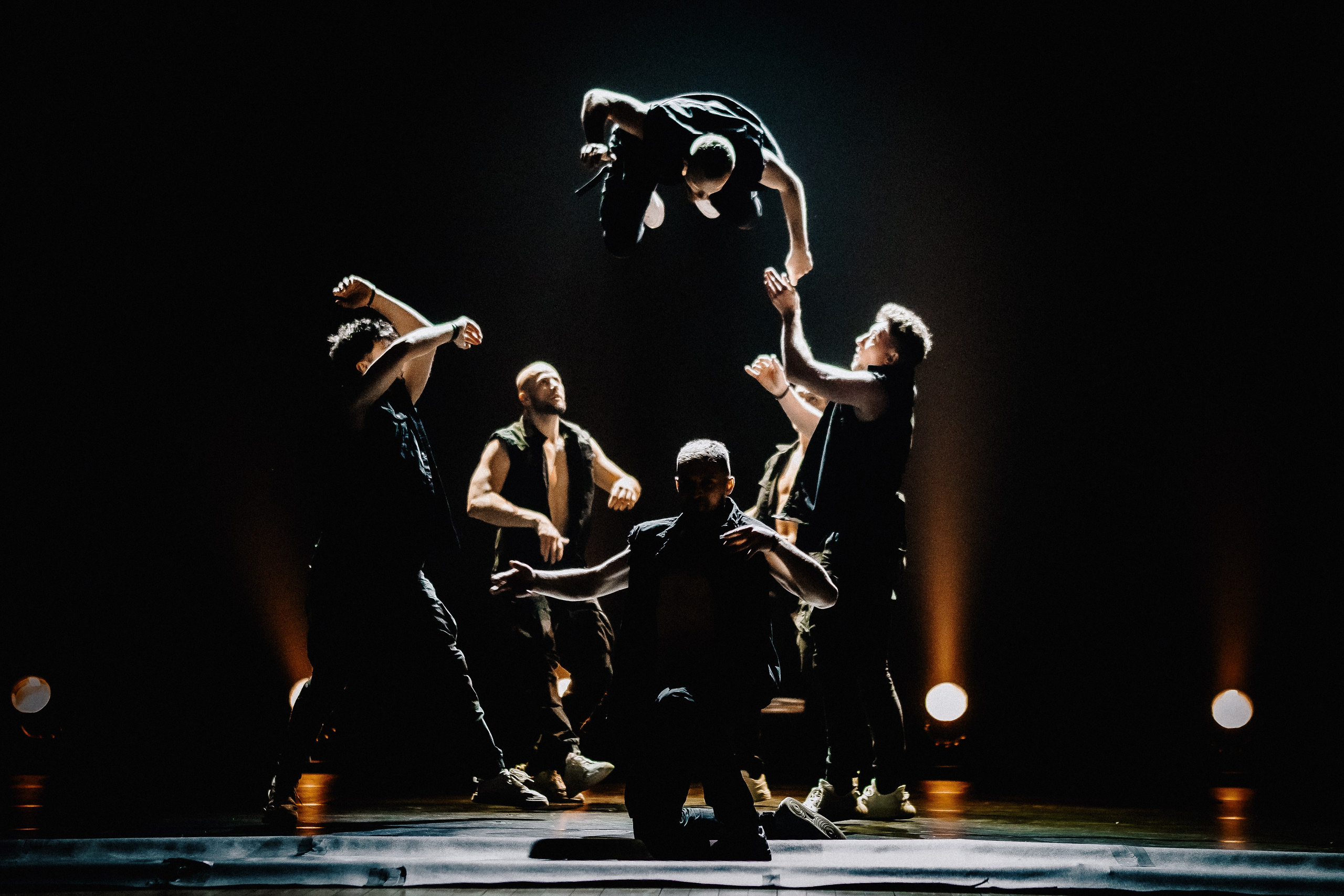 Шоу «Под дождём» 03 / 2025. ФОТОГРАФ ЕКАТЕРИНБУРГ