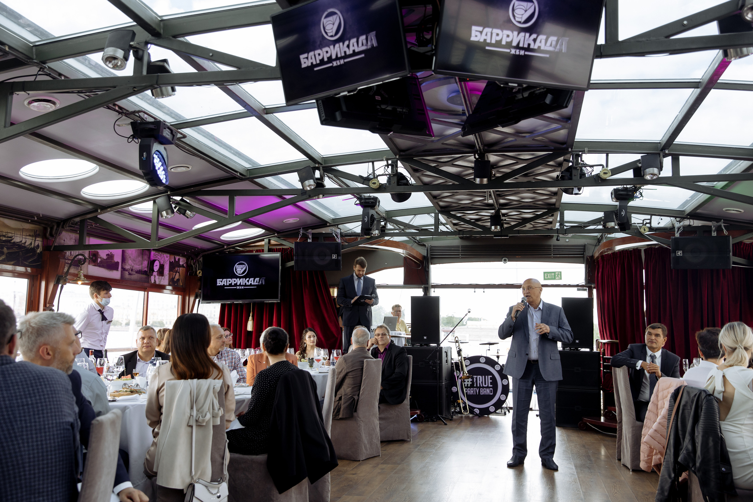 БАРРИКАДА. Свадебный фотограф в Санкт-Петербурге Александр Пащенко