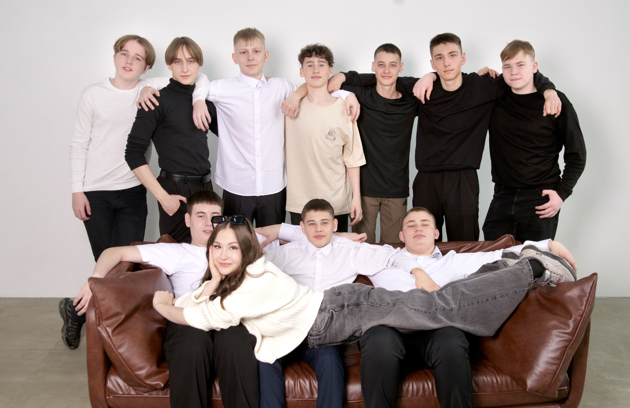 Студийная фотосессия выпускников 9,11 классов в Иркутске