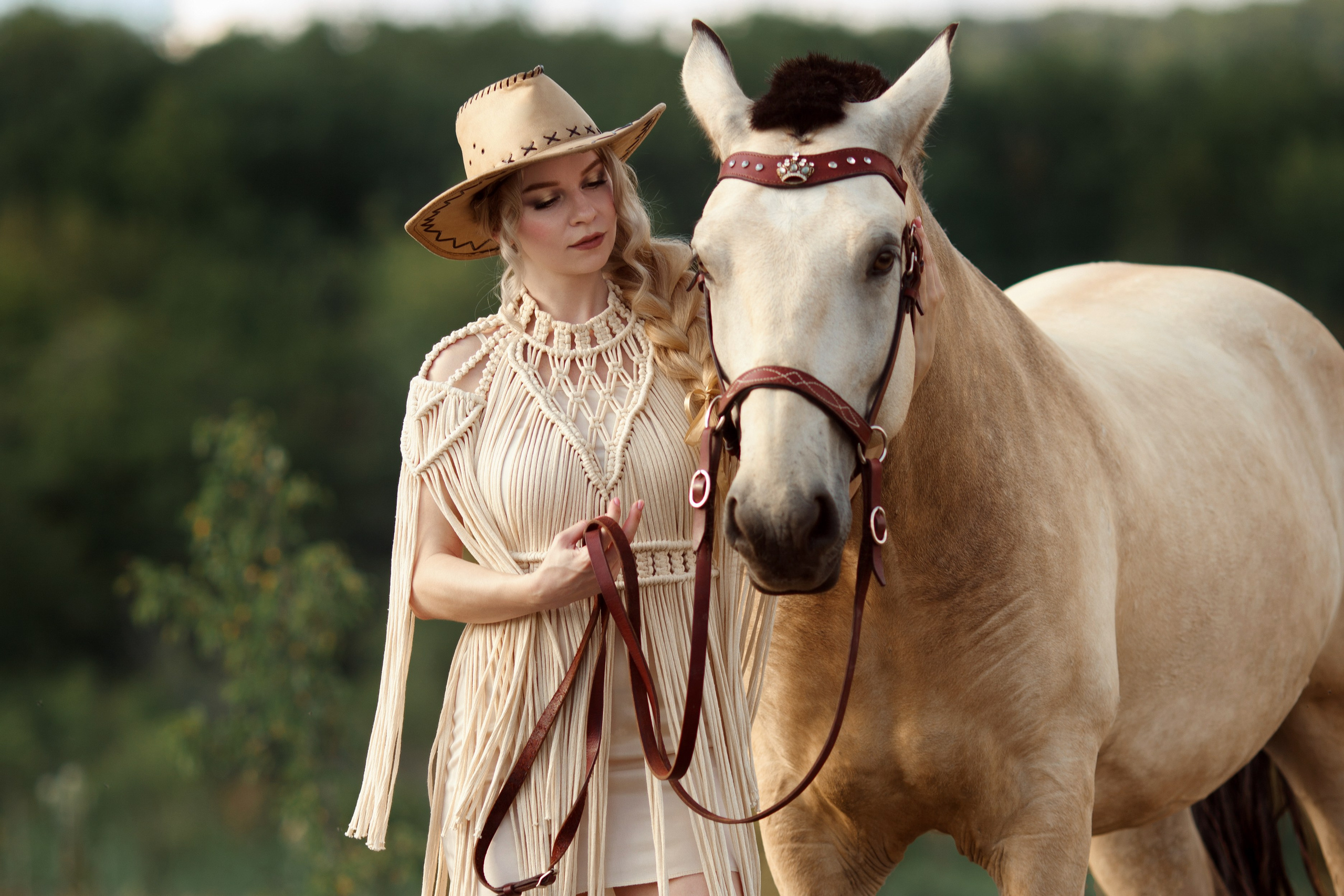 Фотосессия с лошадью на конюшне. Фотограф Ставрополь Пятигорск Елизавета Дарина