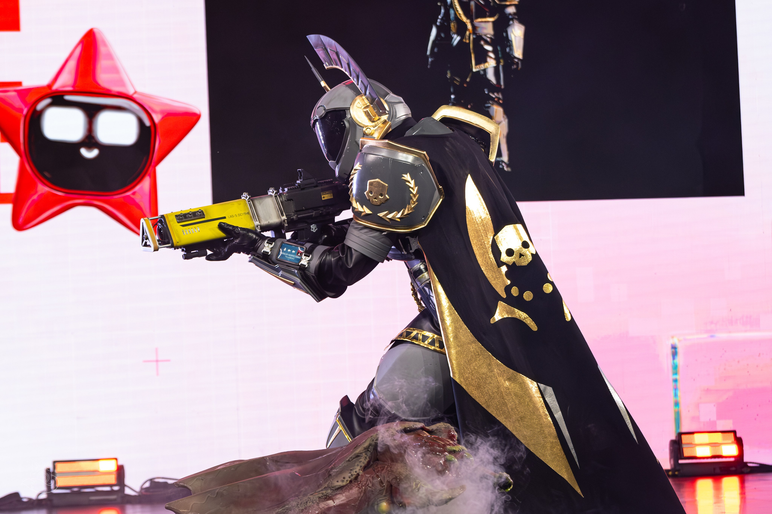 Сцена РЭД ЭКСПО 2024. Косплей фотограф