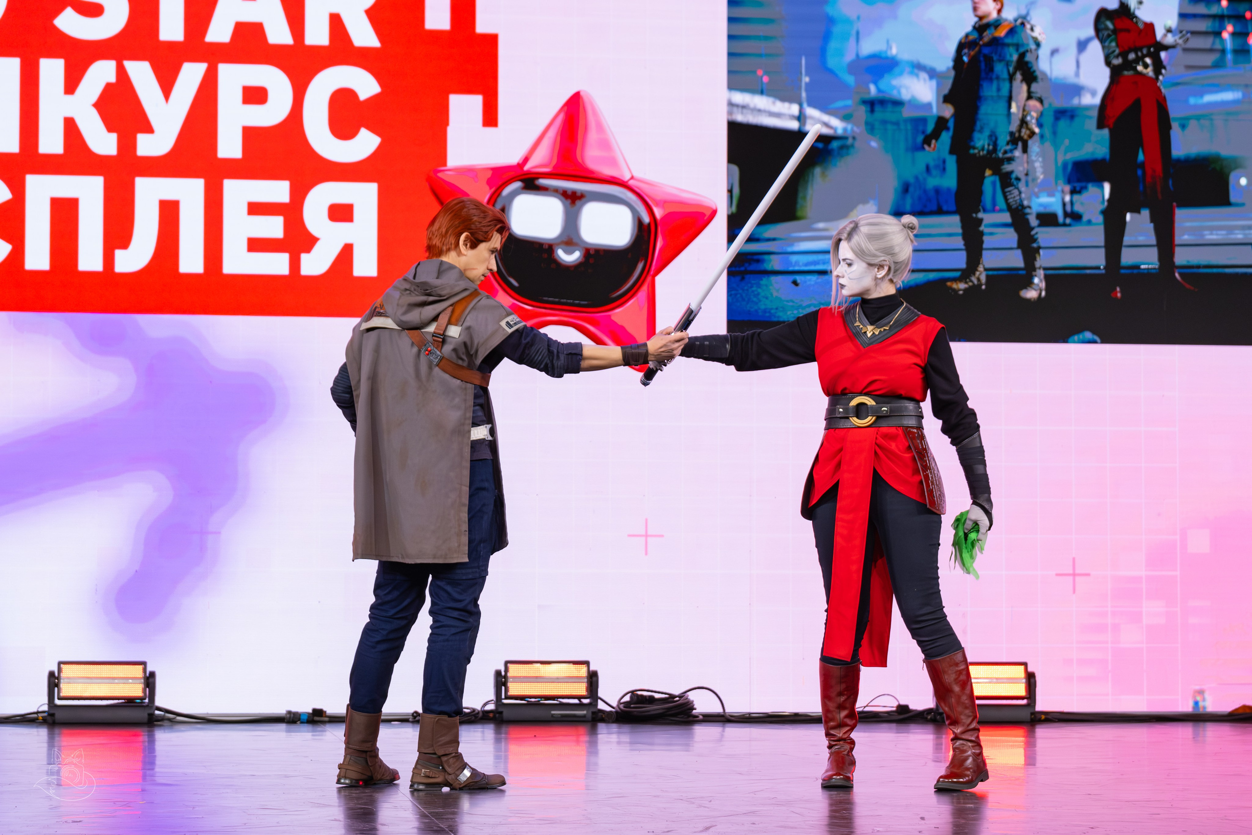 Сцена РЭД ЭКСПО 2024. Косплей фотограф