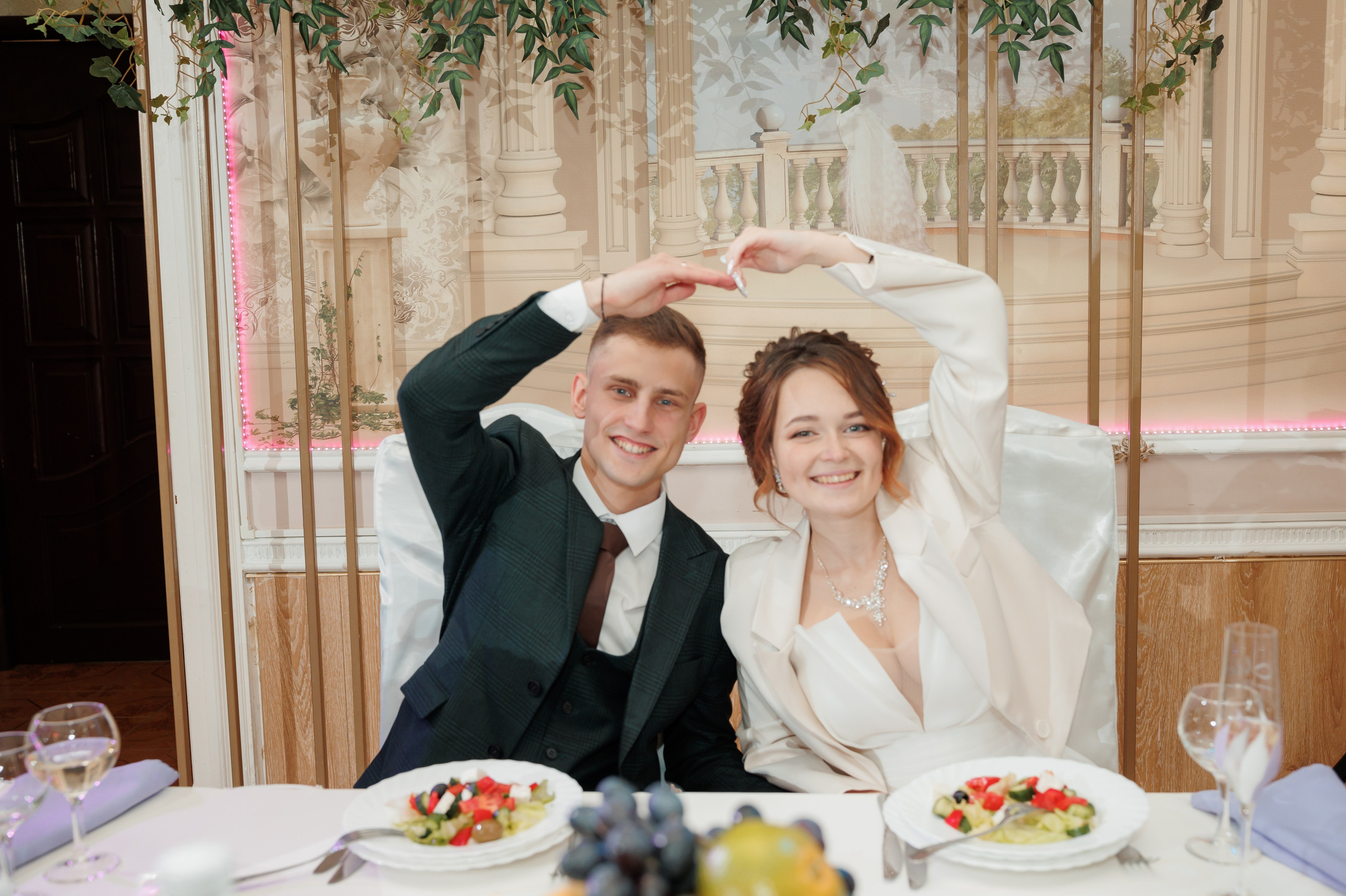 Константин и Дарья, ЗАГС ВДНХ, отель Soluxe, ресторан «Антик». Свадебный и репортажный фотограф (Москва, Королев и другие)