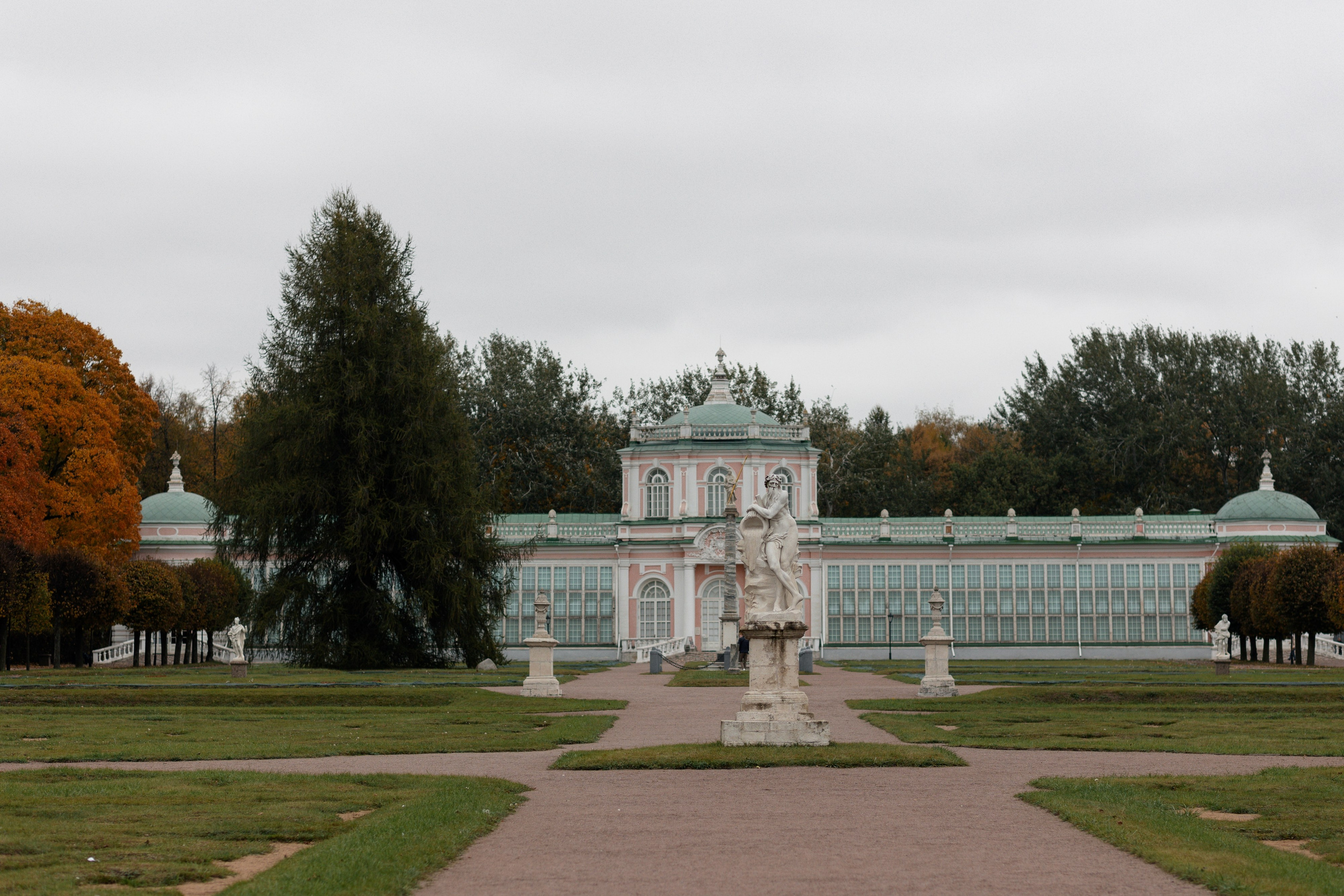 Даниил и Анастасия прогулка по Кусково. Свадебный фотограф в Москве