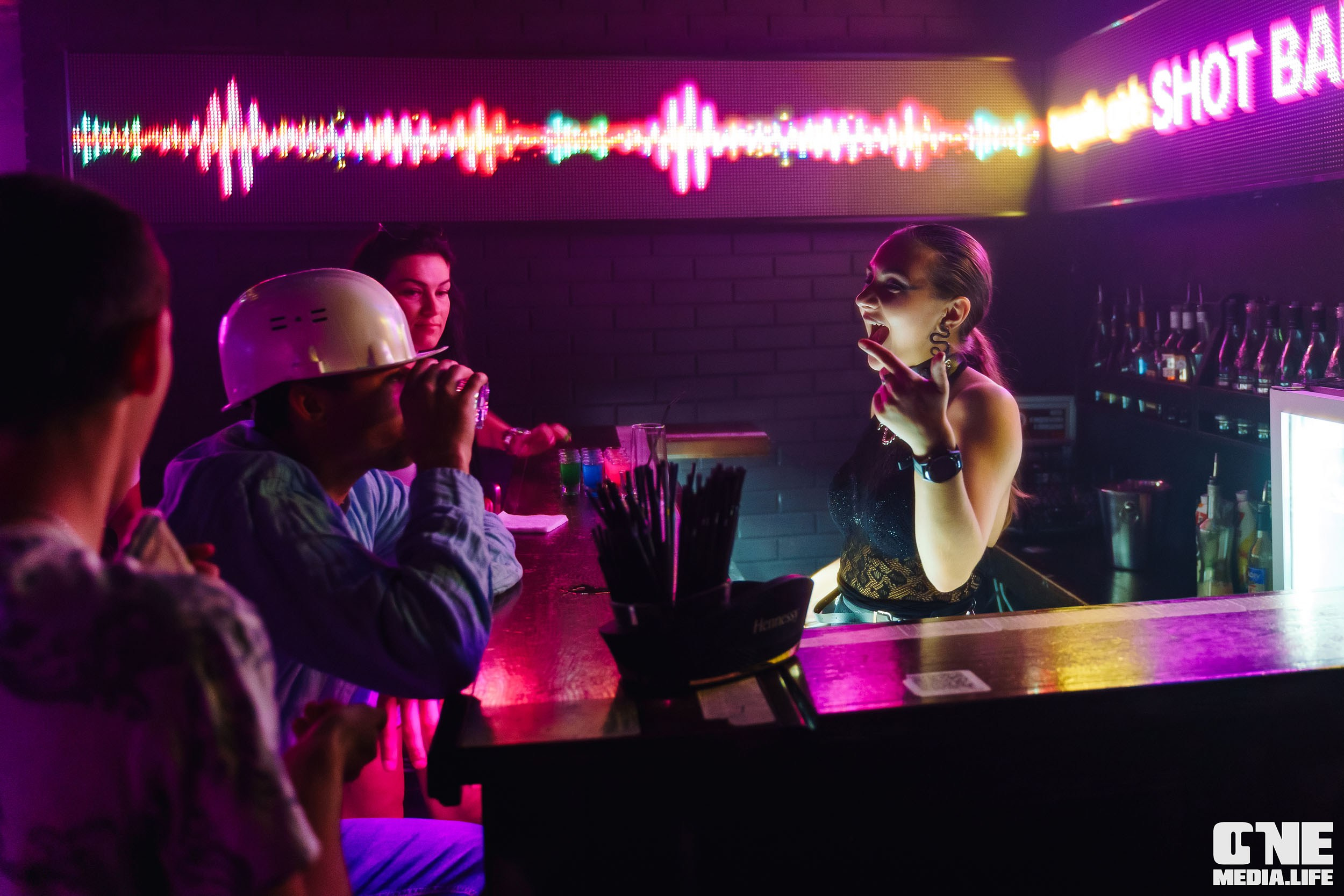 Фоторепортаж из бара XxxX. One Media Life: фоторепортажи, фотоотчеты с мероприятий и заведений