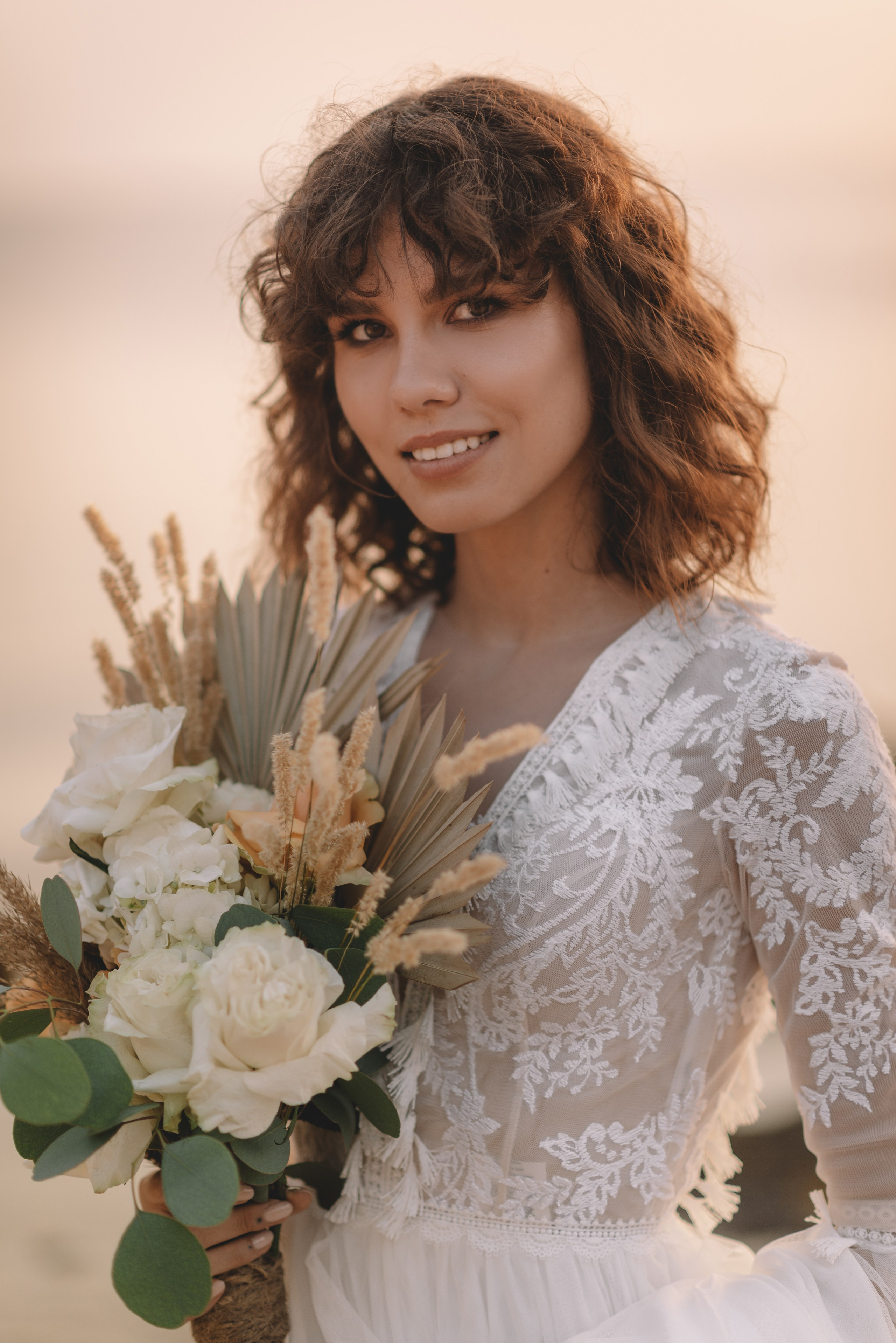 Свадебная фотосессия в Щелкино ,Бухта Космонавтов. Выездная церемония на берегу моря Крым. Свадебный и семейный фотограф и видеограф, Крым, Москва, Санкт -Петербург