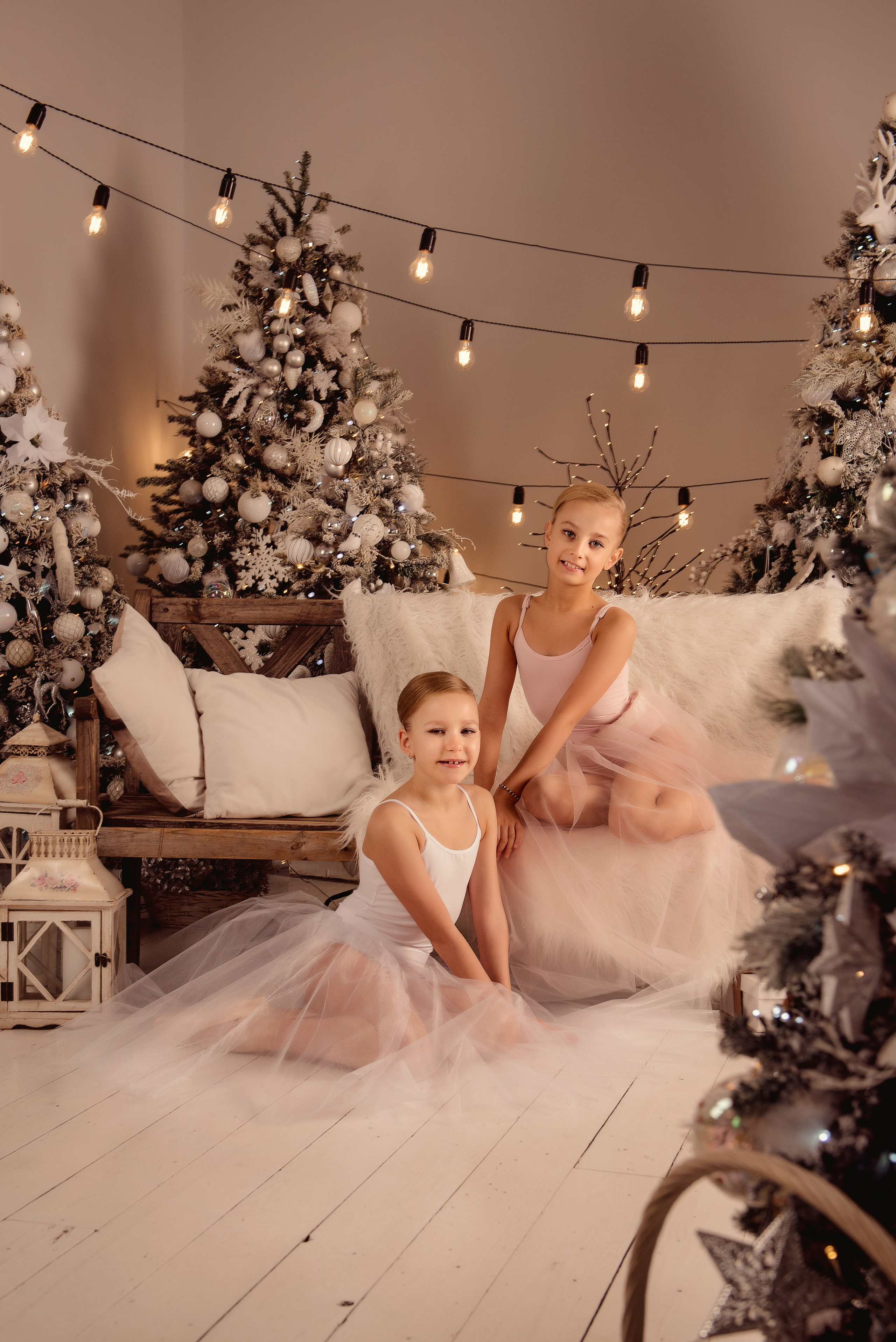 Варя и Милана Новый год. Детский фотограф в Долгопрудном и Москве