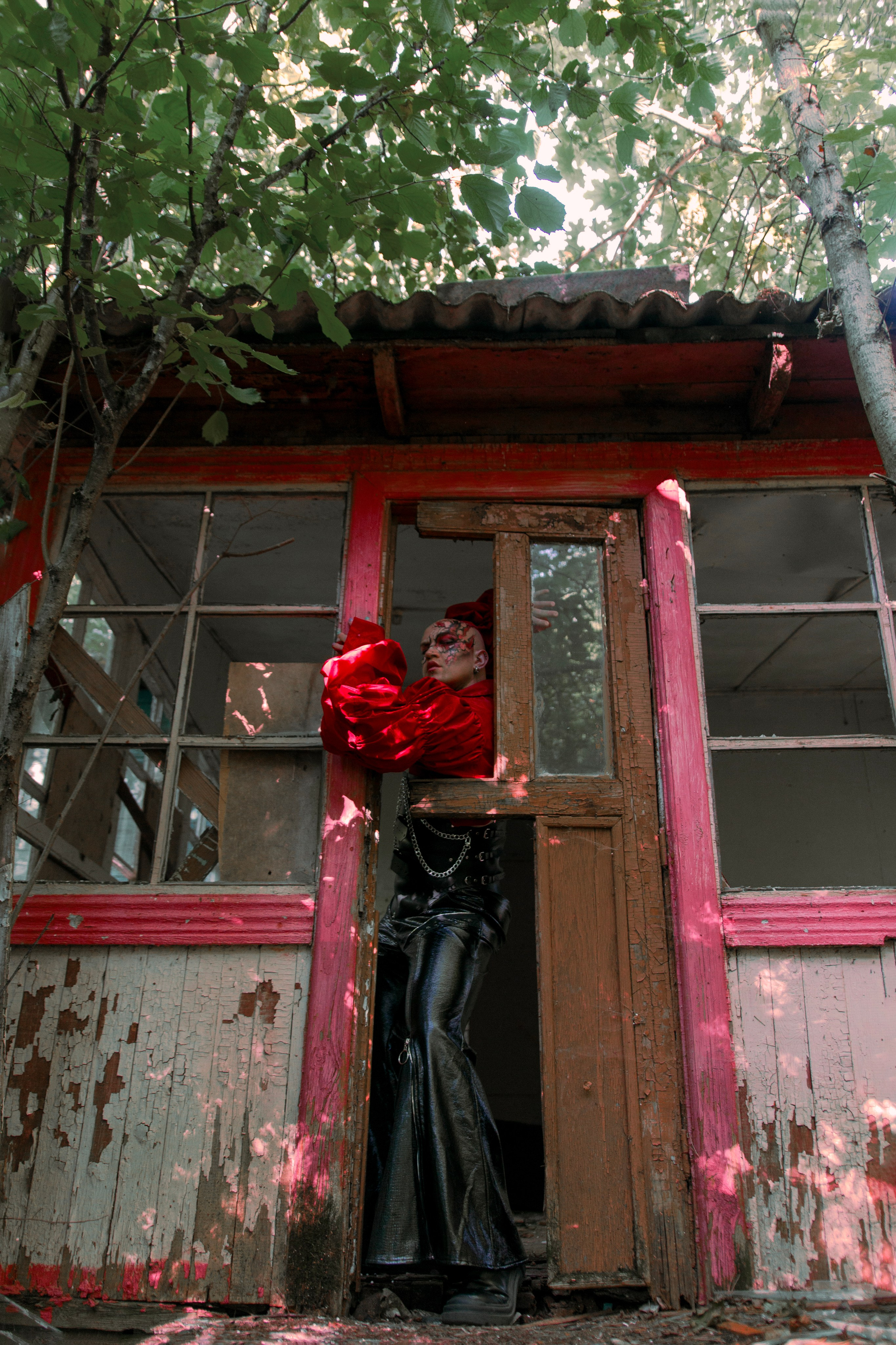 Не место красит человека, а…