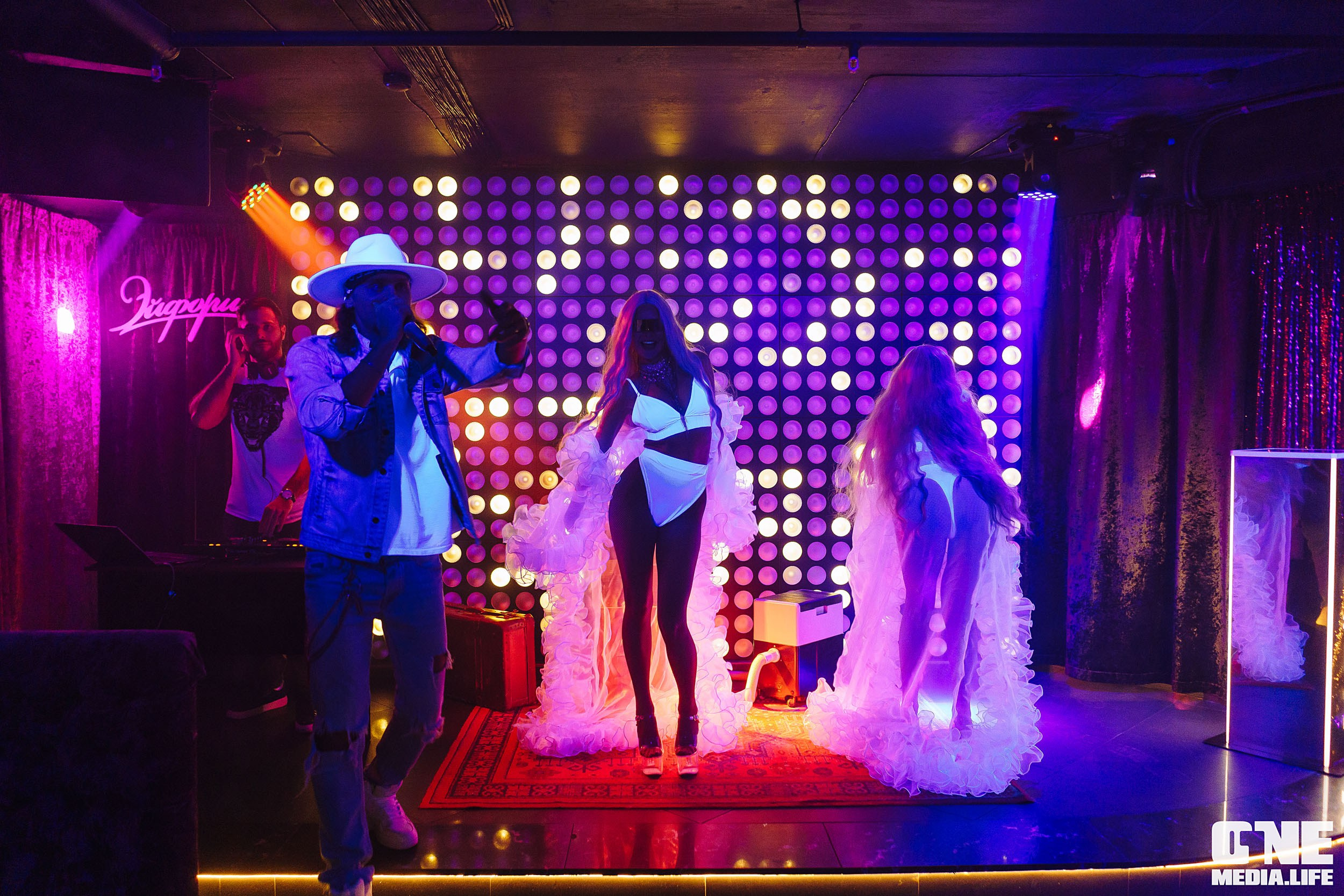 Фоторепортаж из караоке-клуба Эйфория. One Media Life: фоторепортажи, фотоотчеты с мероприятий и заведений