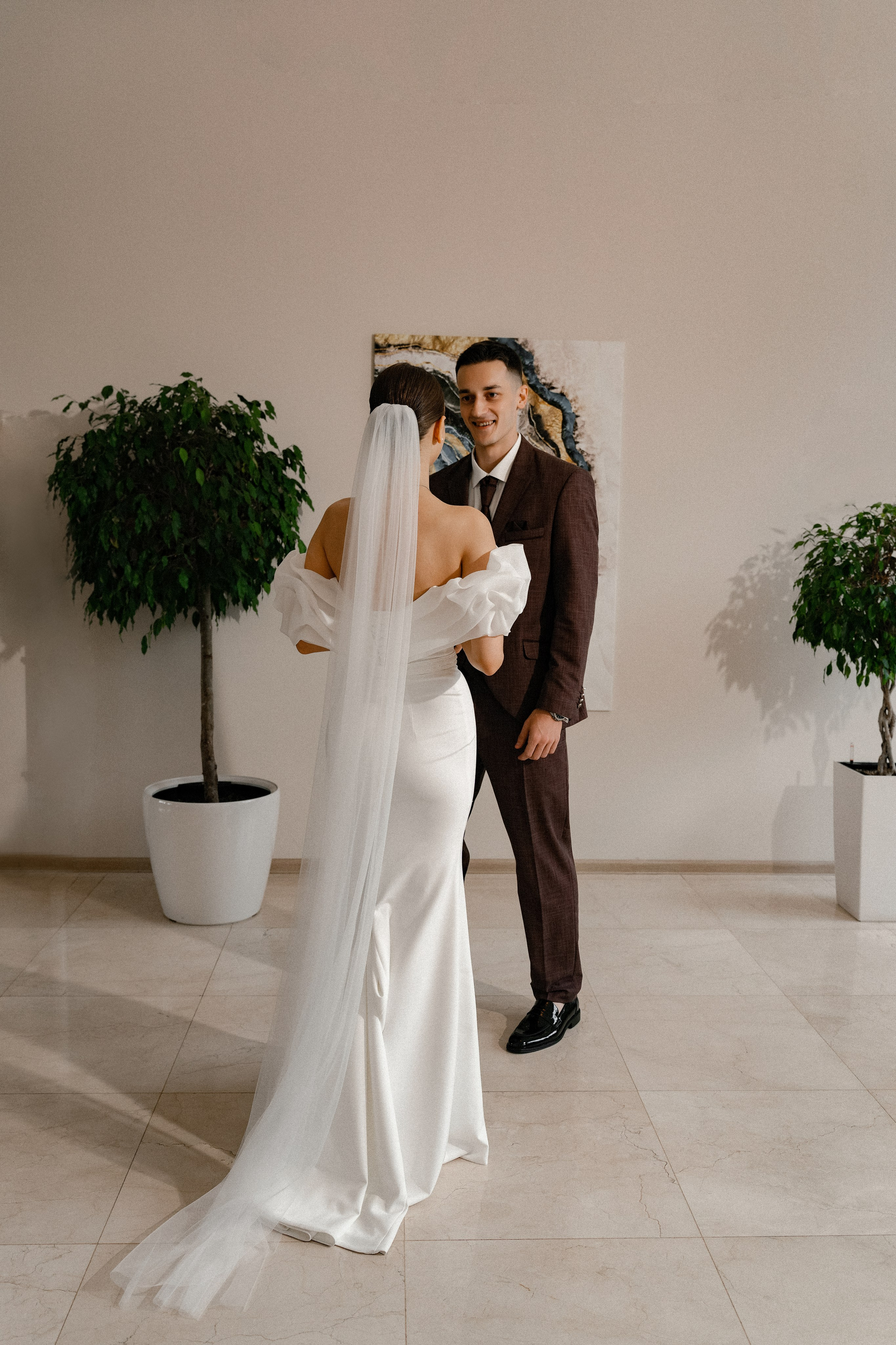 Свадебная фотосессия в Бутырском ЗАГС (Дворец Бракосочетания № 4) и прогулка в отеле Solux (Солюкс)