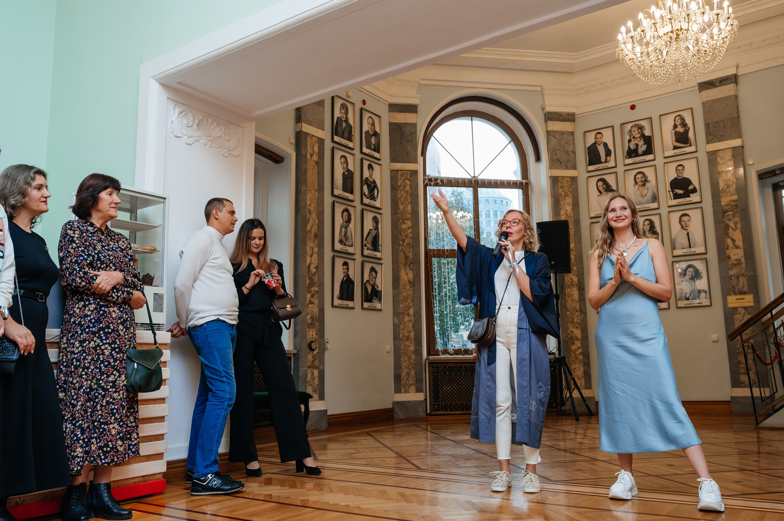 Открытие выставки Кати Васильевой в Молодежном театре. Wedding and family photographer USA