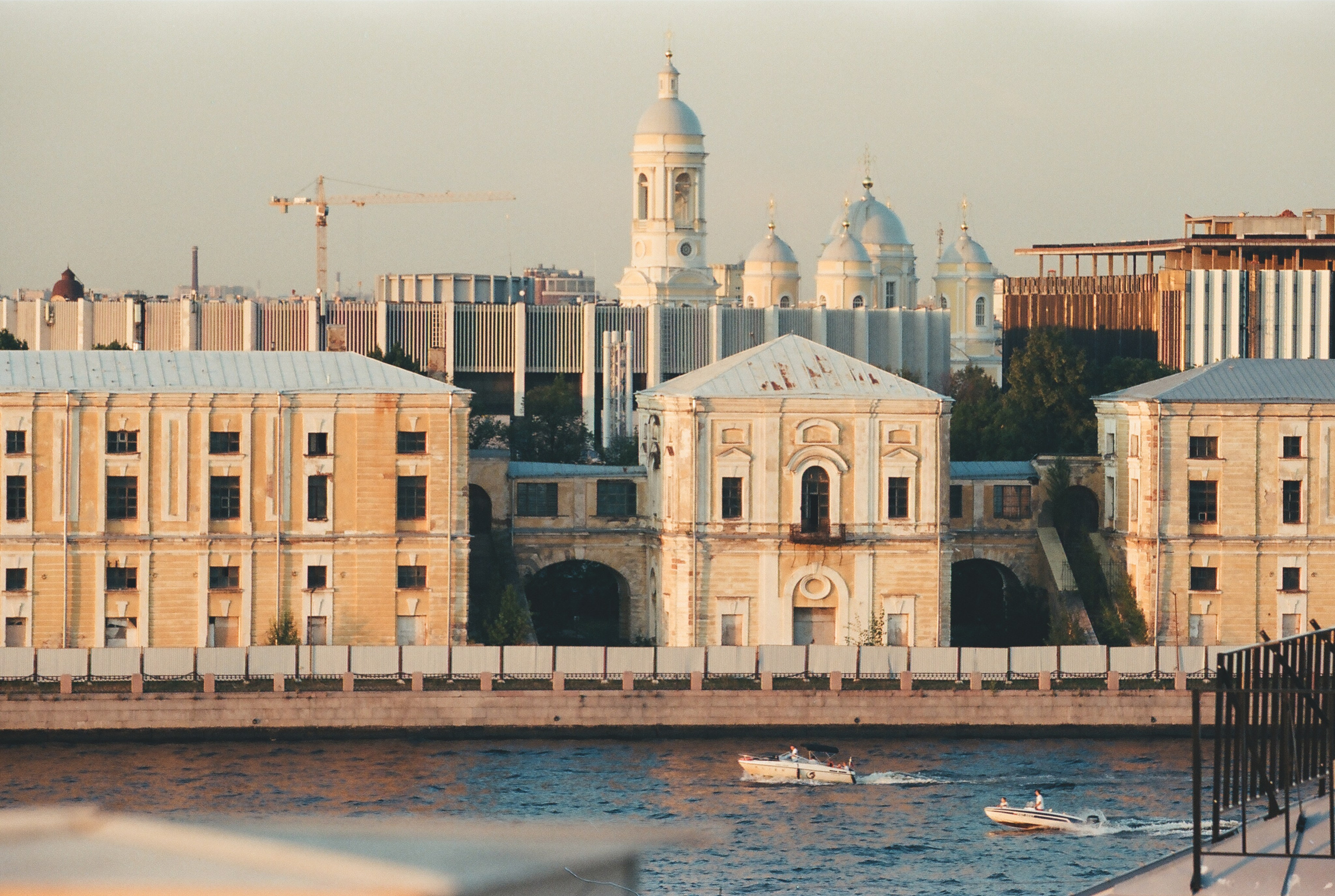 Фотографии цветные. Свадебный и семейный пленочный фотограф в Петербурге Истомина Ирина