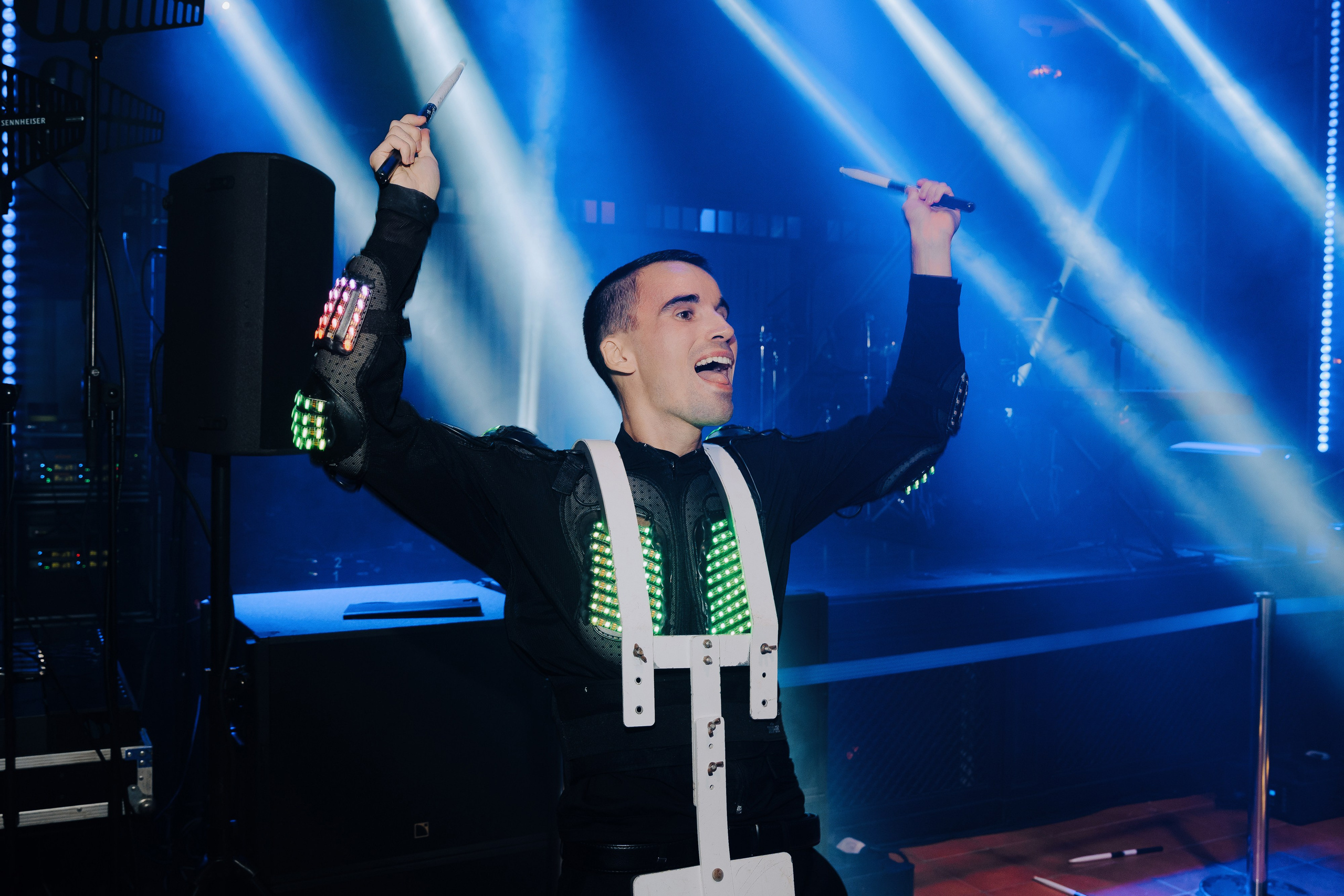 20 ЛЕТ МЕГАПОЛИС ЧЕЛЯБИНСК ХЕДЛАЙНЕР ЕЛКА. Репортажный фотограф Зуев Роман г. Челябинск