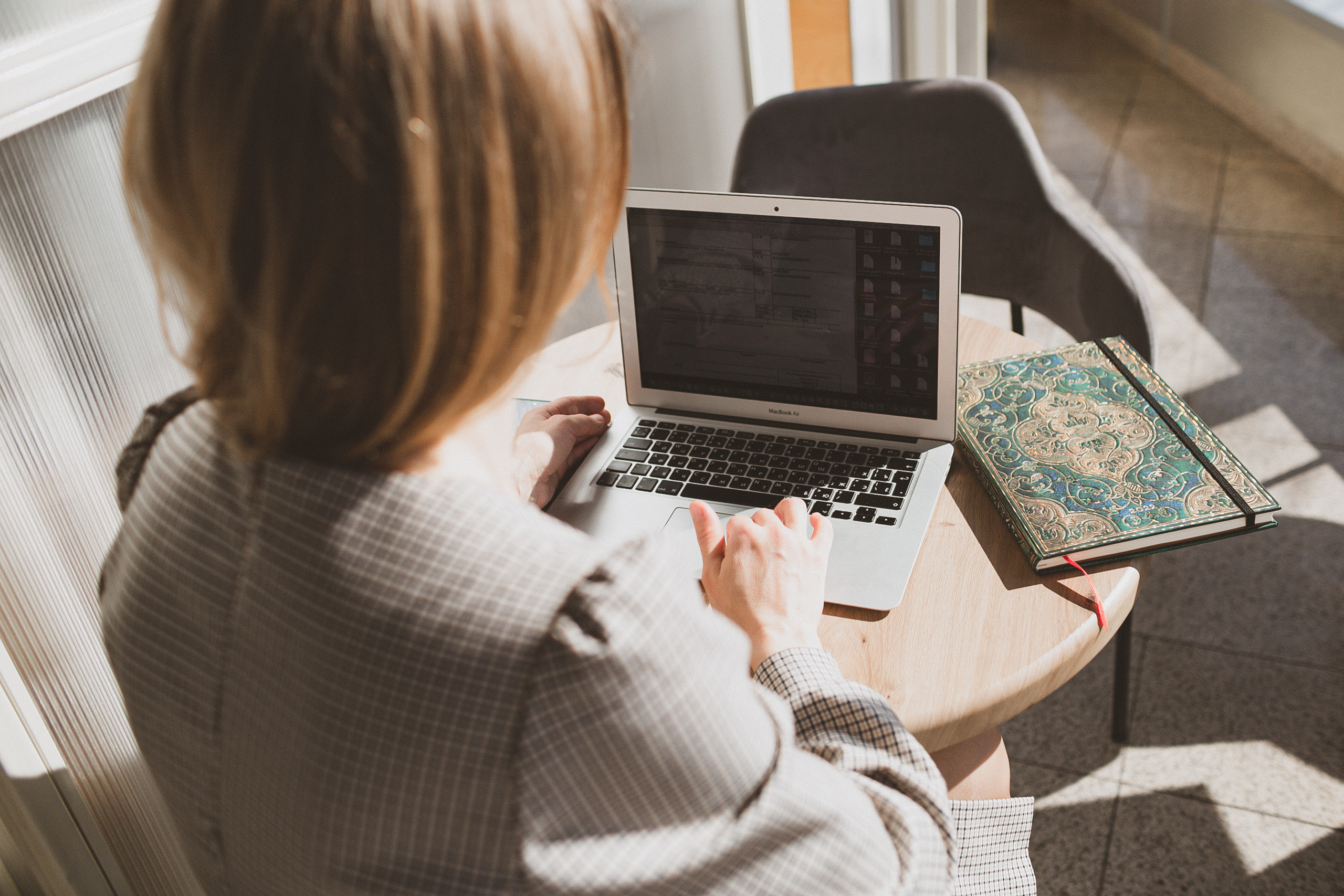 Контент для экспертного блога бухгалтера. Женский портрет. Эстетично и немного лично. Владивосток