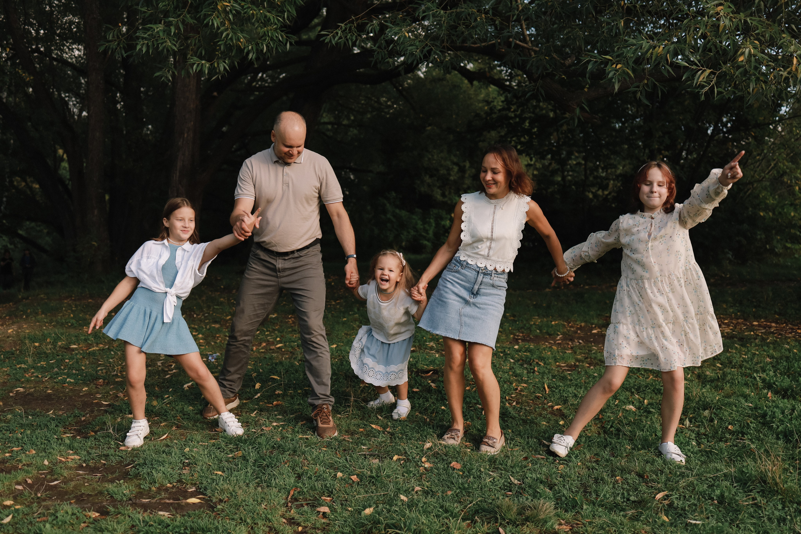 Семейная фотосессия в Ботаническом саду города Томска. Семейный фотограф в Томске Максимова Екатерина