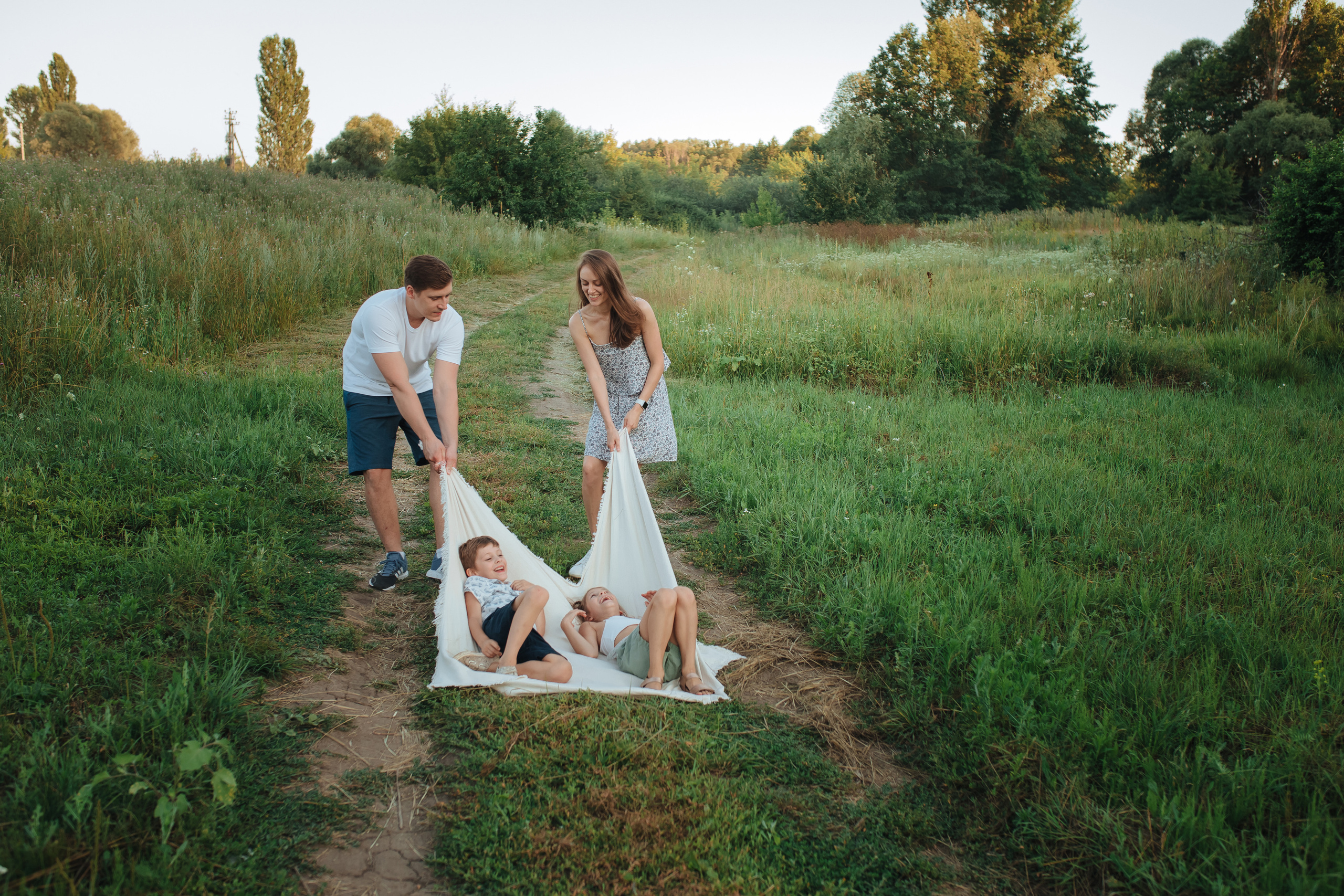Семейная фотосессия на природе. Саша Бычихина фотограф