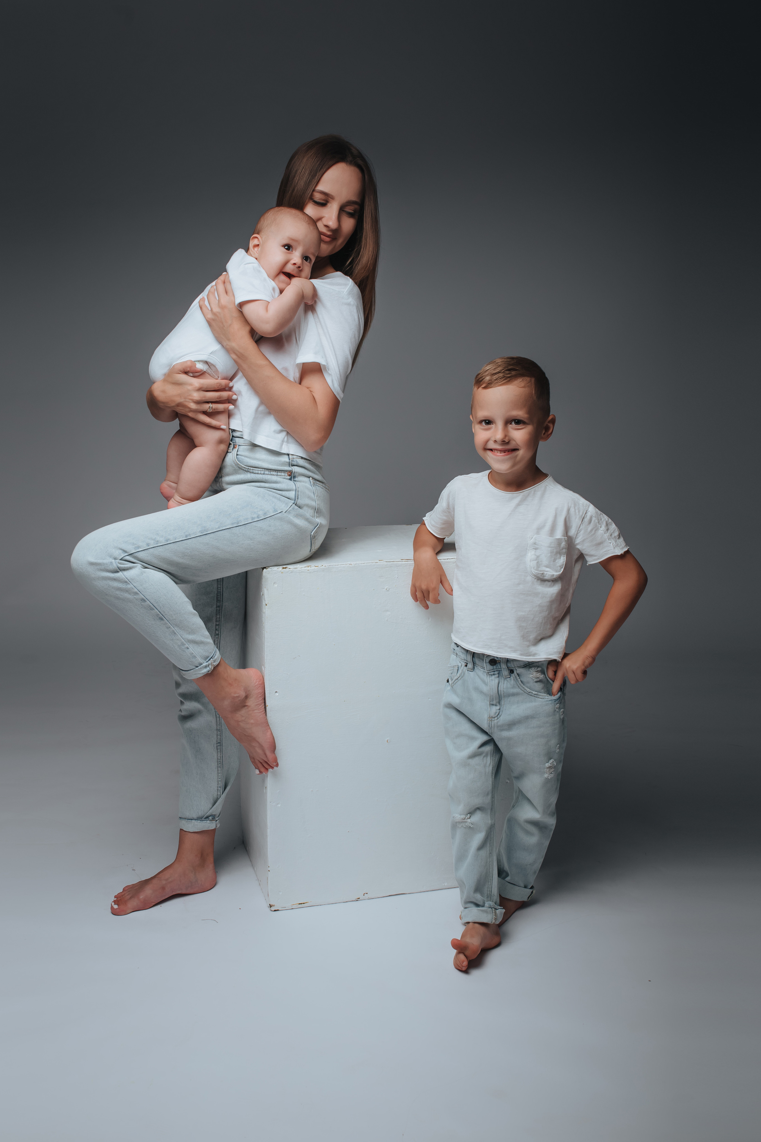 Семейная фотосессия в студии. Саша Бычихина фотограф