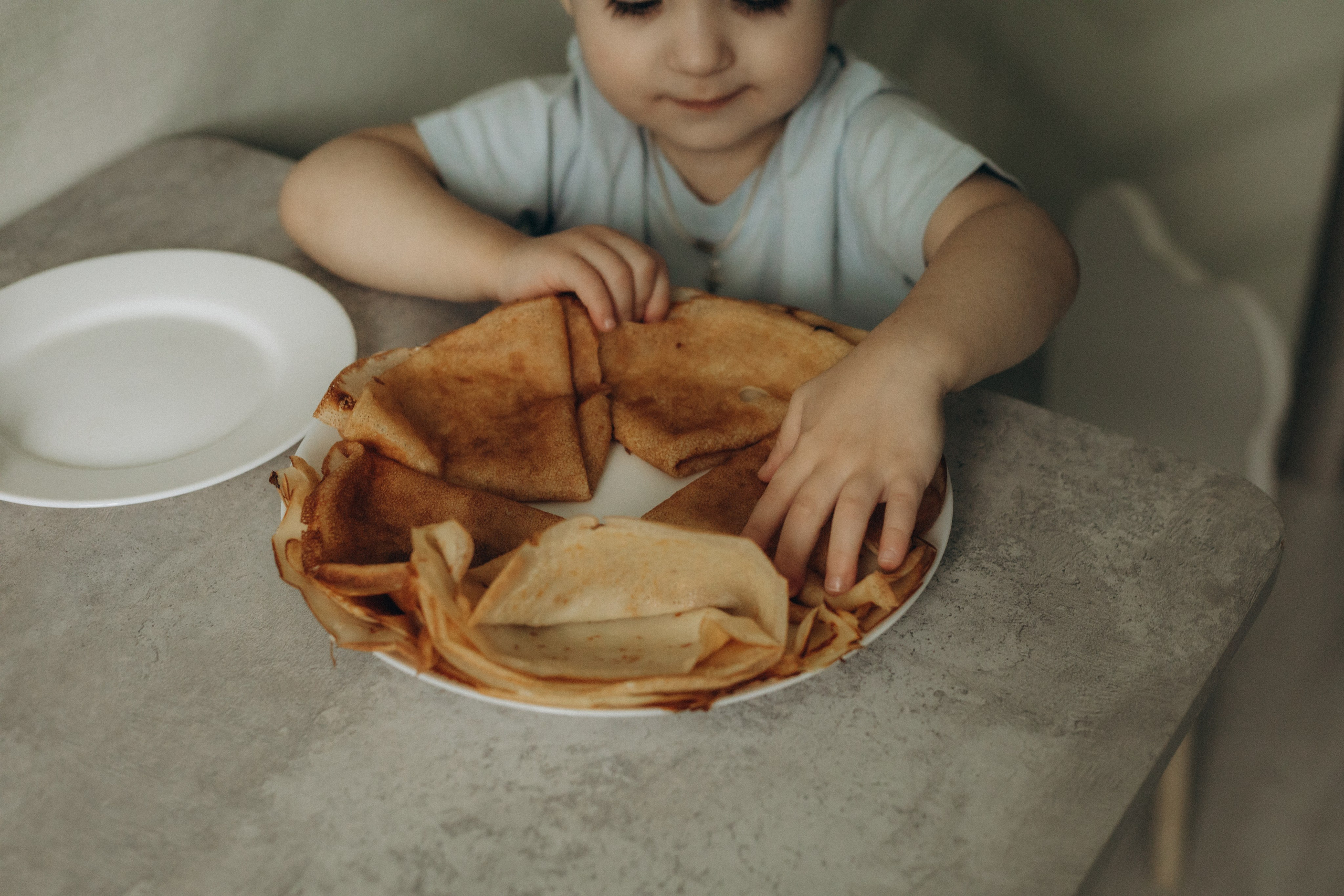 Домашняя съемка с блинами. Семейный фотограф в Ростове-на-Дону Безкишкина Татьяна