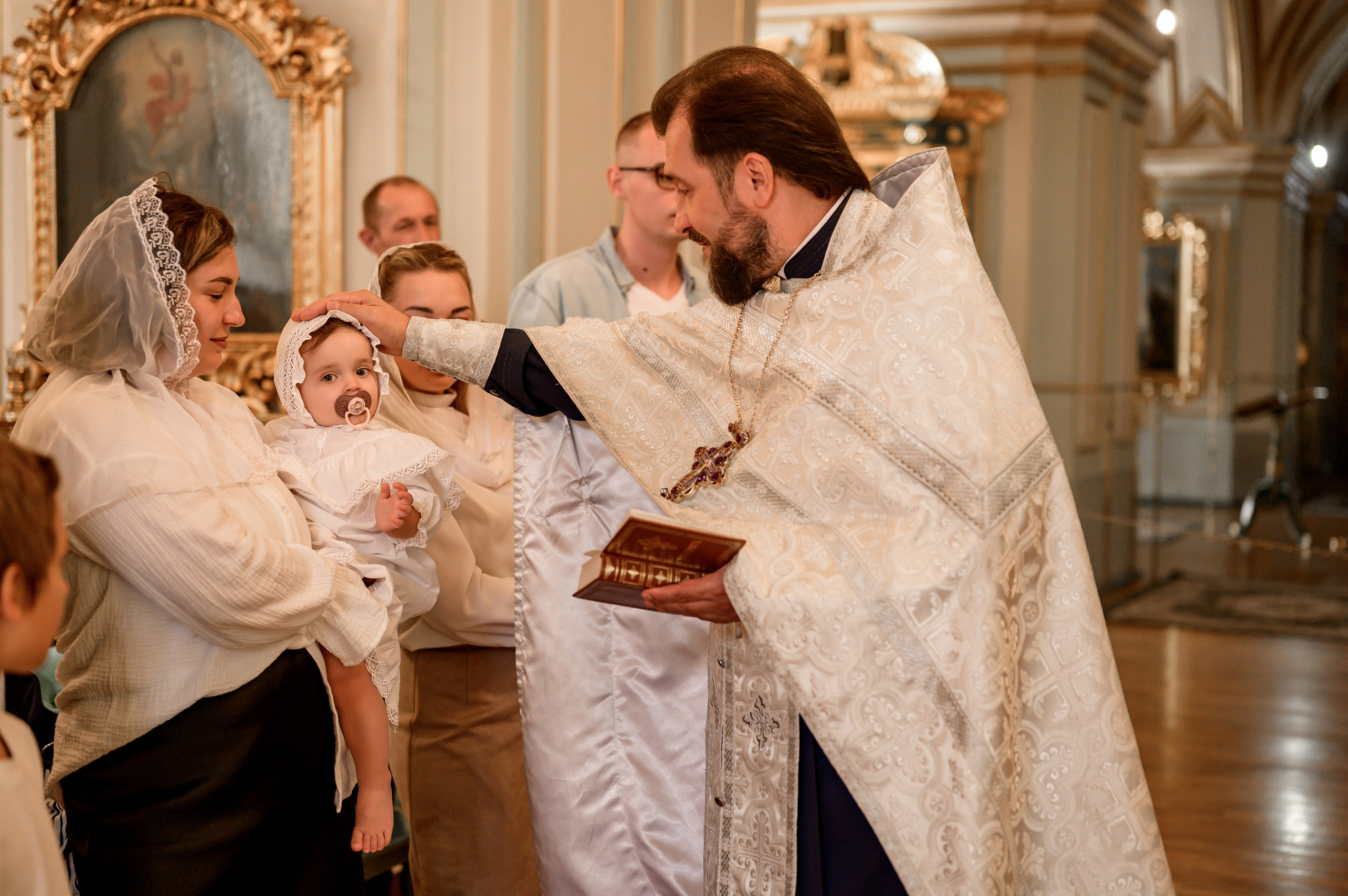 Юлия и Дарья — Николо-Богоявленский Морской собор. Дьяконова Валерия семейный и детский фотограф в Санкт-Петербурге