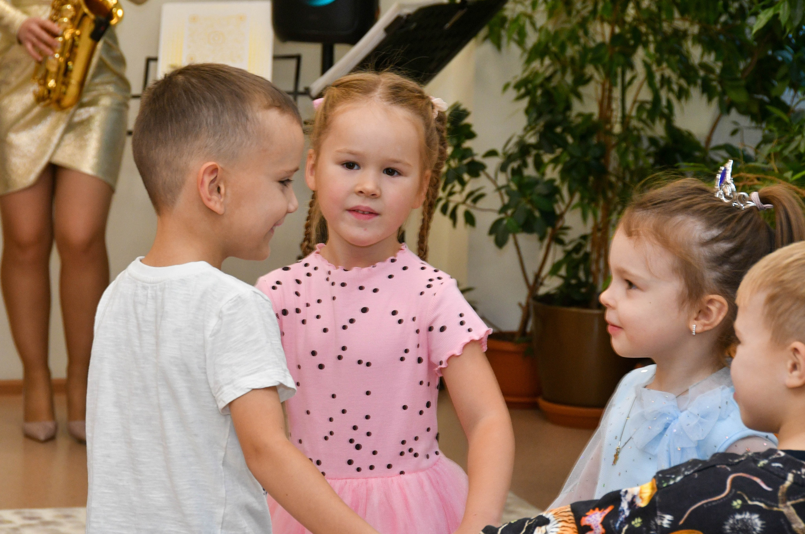 2023 г. День дошкольного работника и прогулка. Репортажный и детский фотограф в Новосибирске