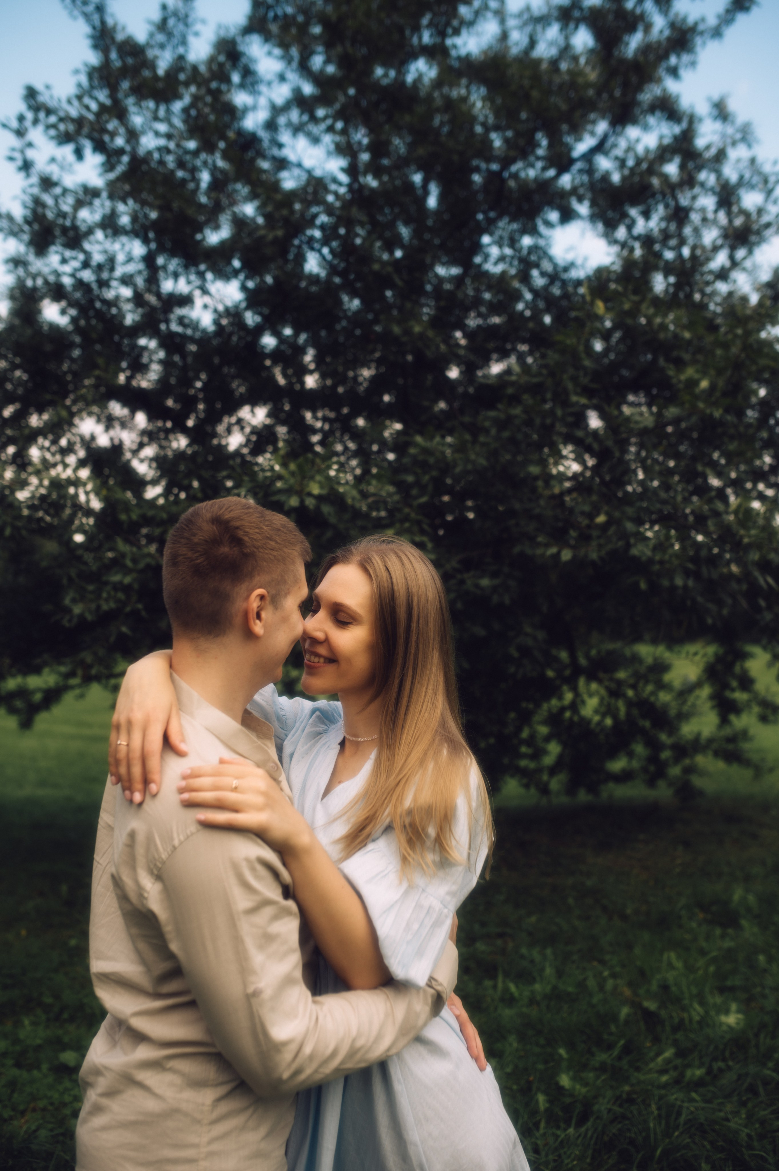 Ветер в волосах, нежность и поцелуи🤍. Лайфстайл фотограф в Москве Серебрянская Фаина