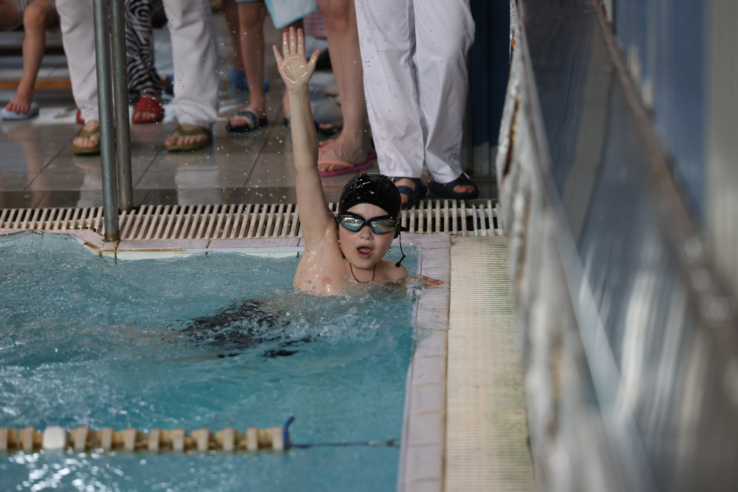 Веселый дельфин. Плавание. Дети 8-9 лет. Фотограф Александр Заломаев