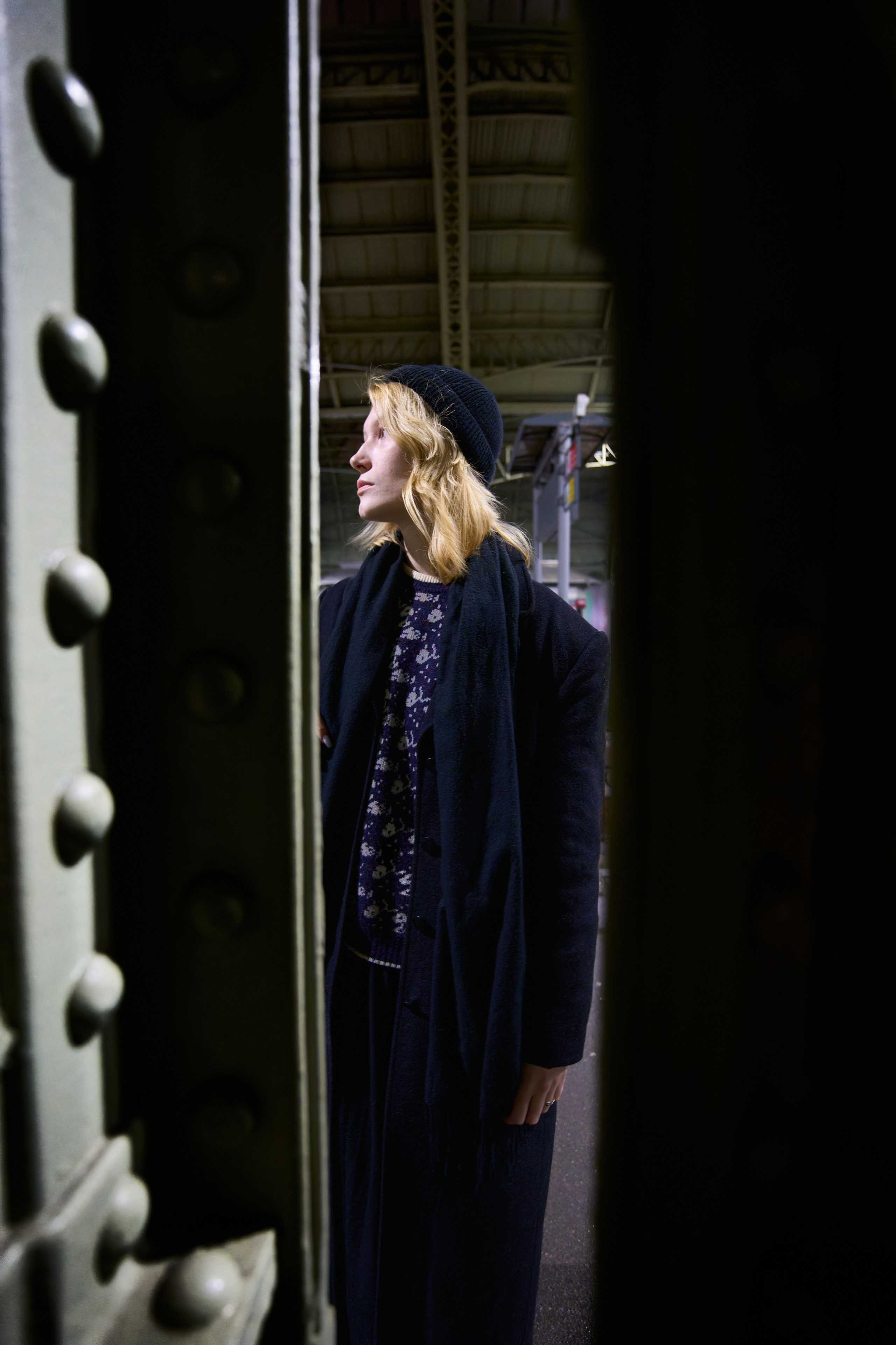 Портрет девушки на вокзале 