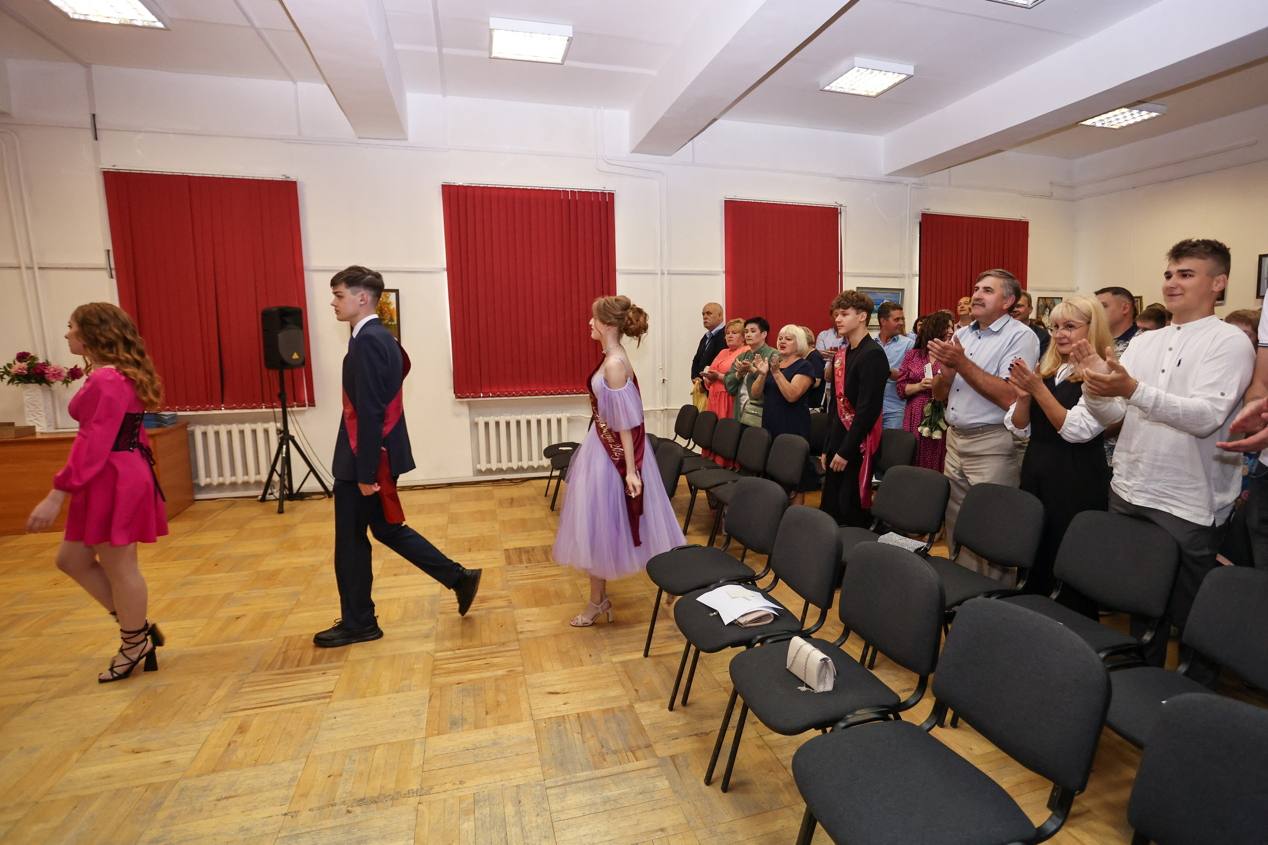 Вручение аттестатов. Школа № 7, выпускники 11 класса 2023 г. Студия выпускных альбомов Остров