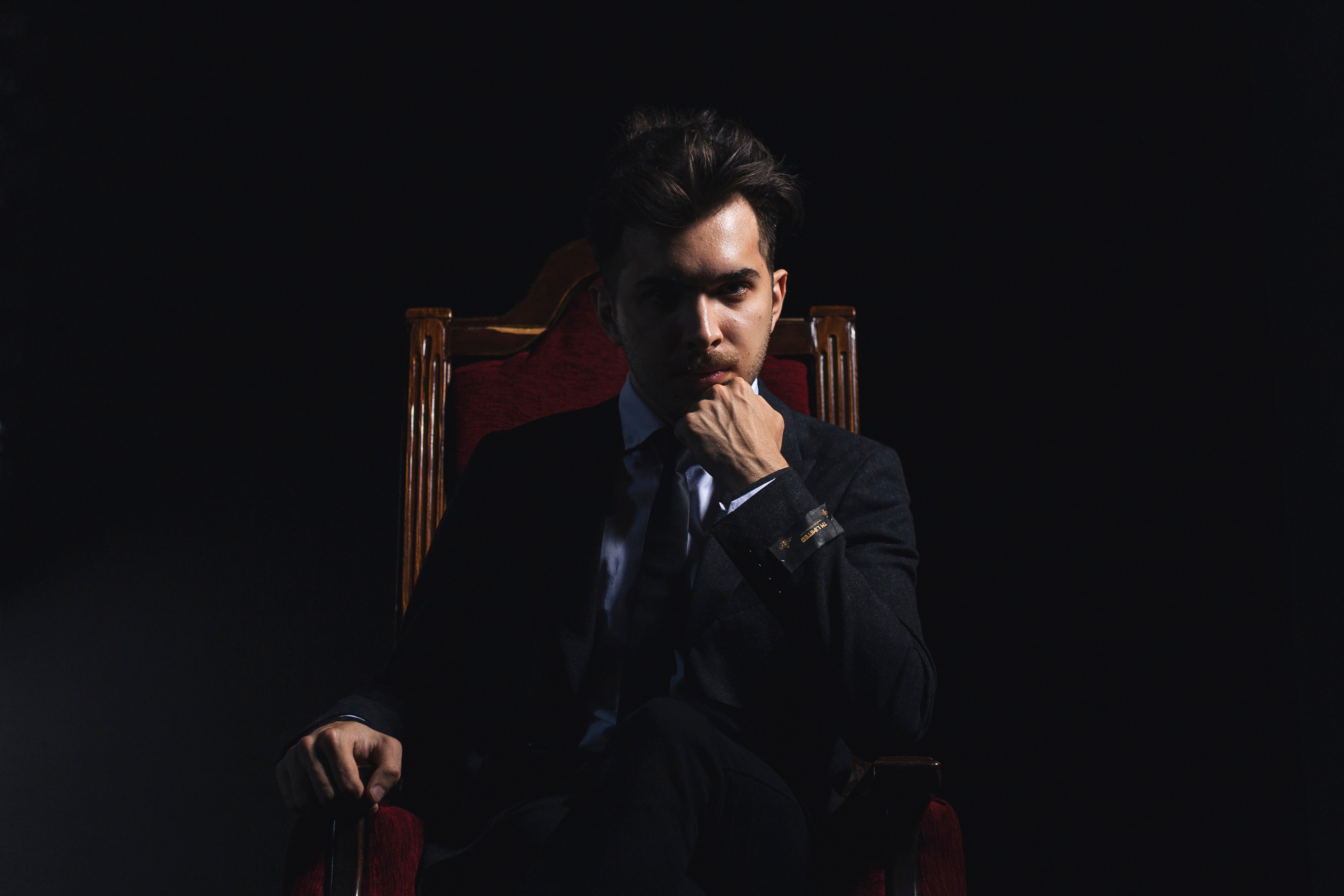 Мужской портрет в студии. Фотограф Каримов Виктор