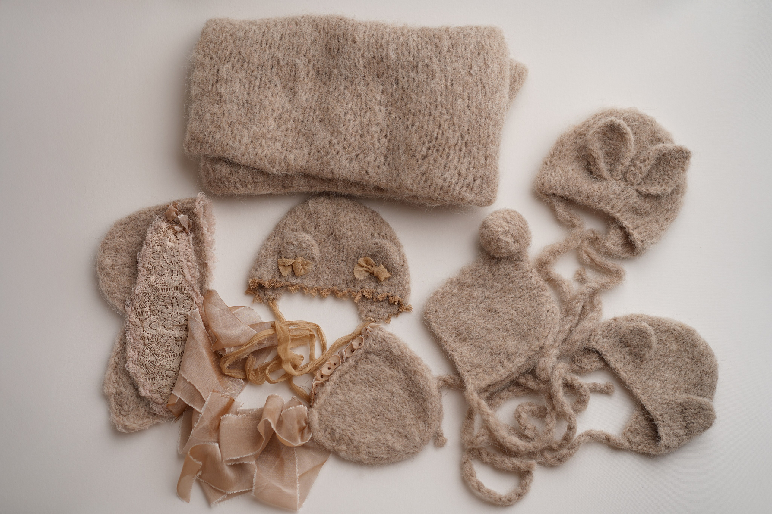 Комплекты. Фотограф новорождённых в Москве Елена Левина