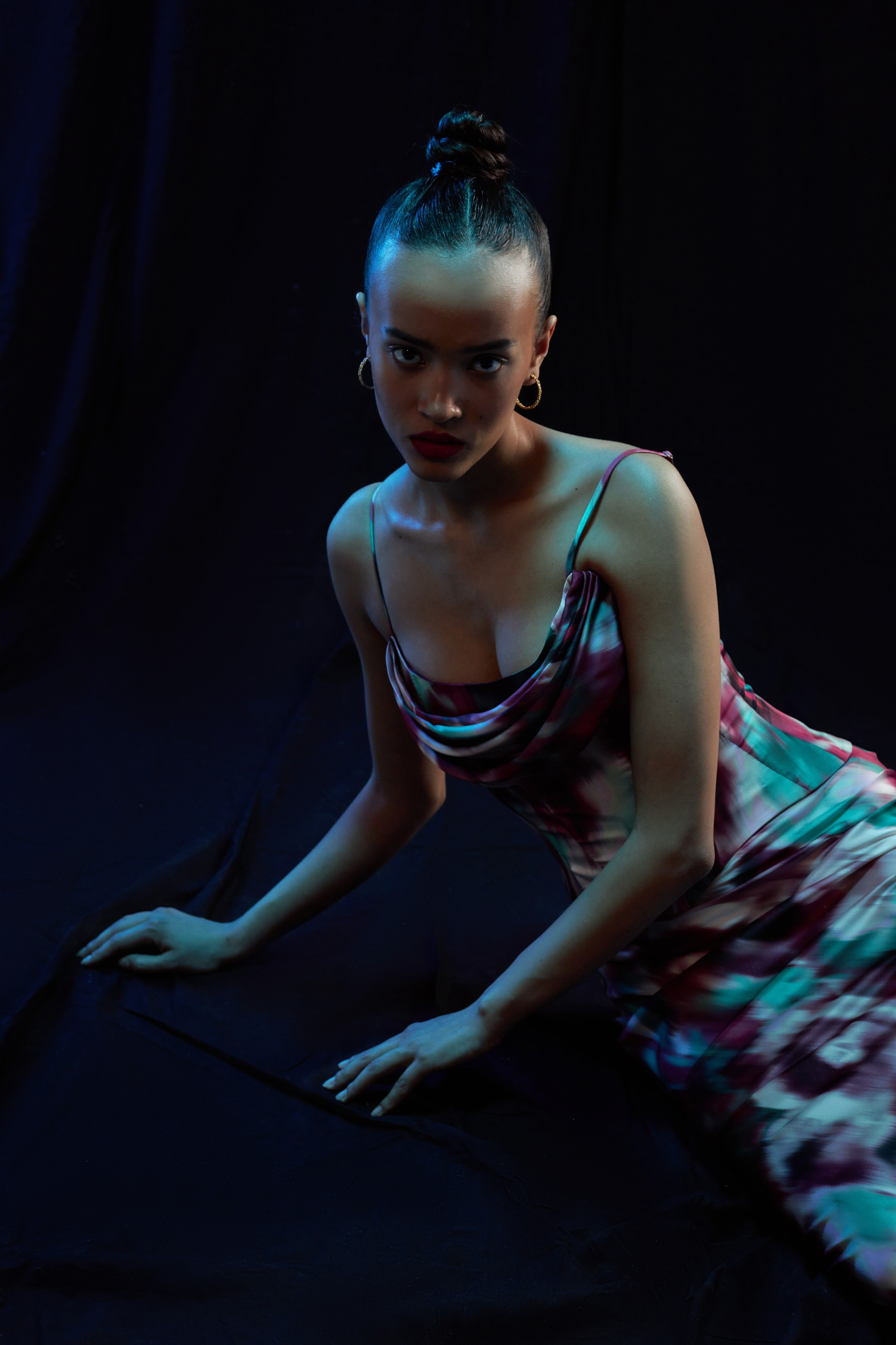 Фэшн-история на черном фоне. Анна Потявина. Фотограф Москва