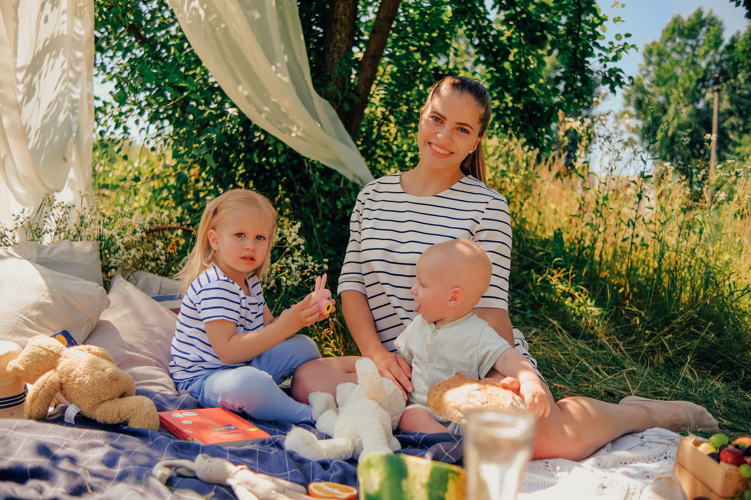 Алина с малышами. Nattie.ph