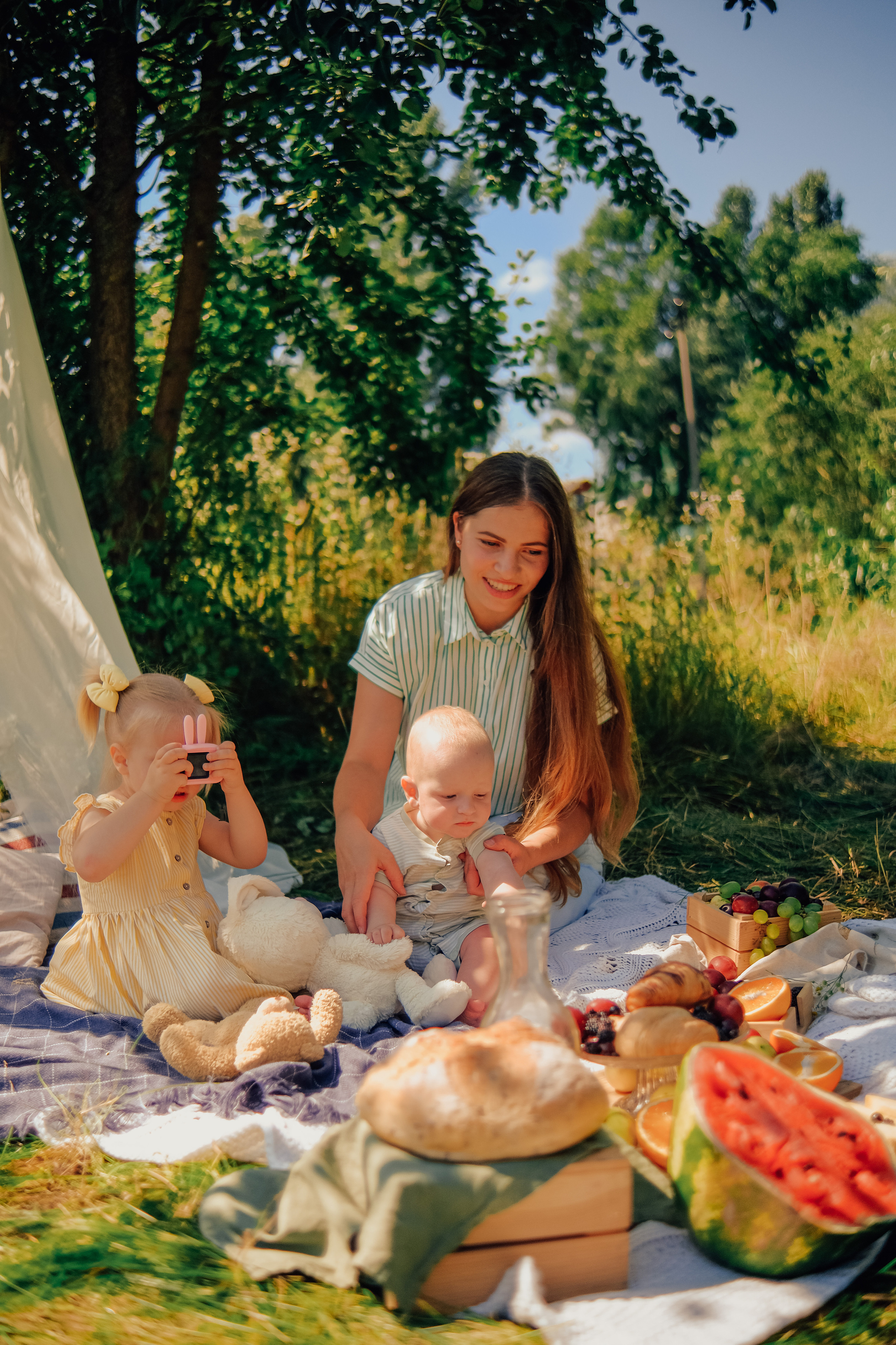 Алина с малышами. Nattie.ph