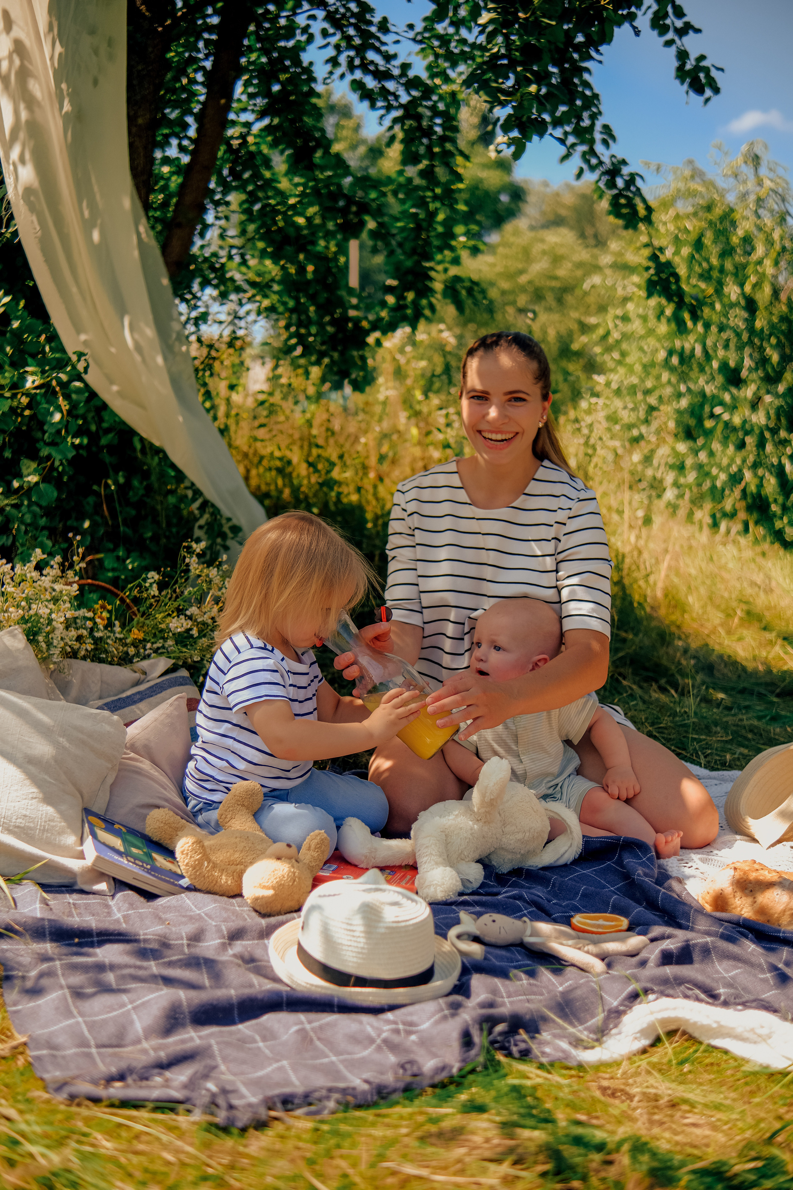 Алина с малышами. Nattie.ph