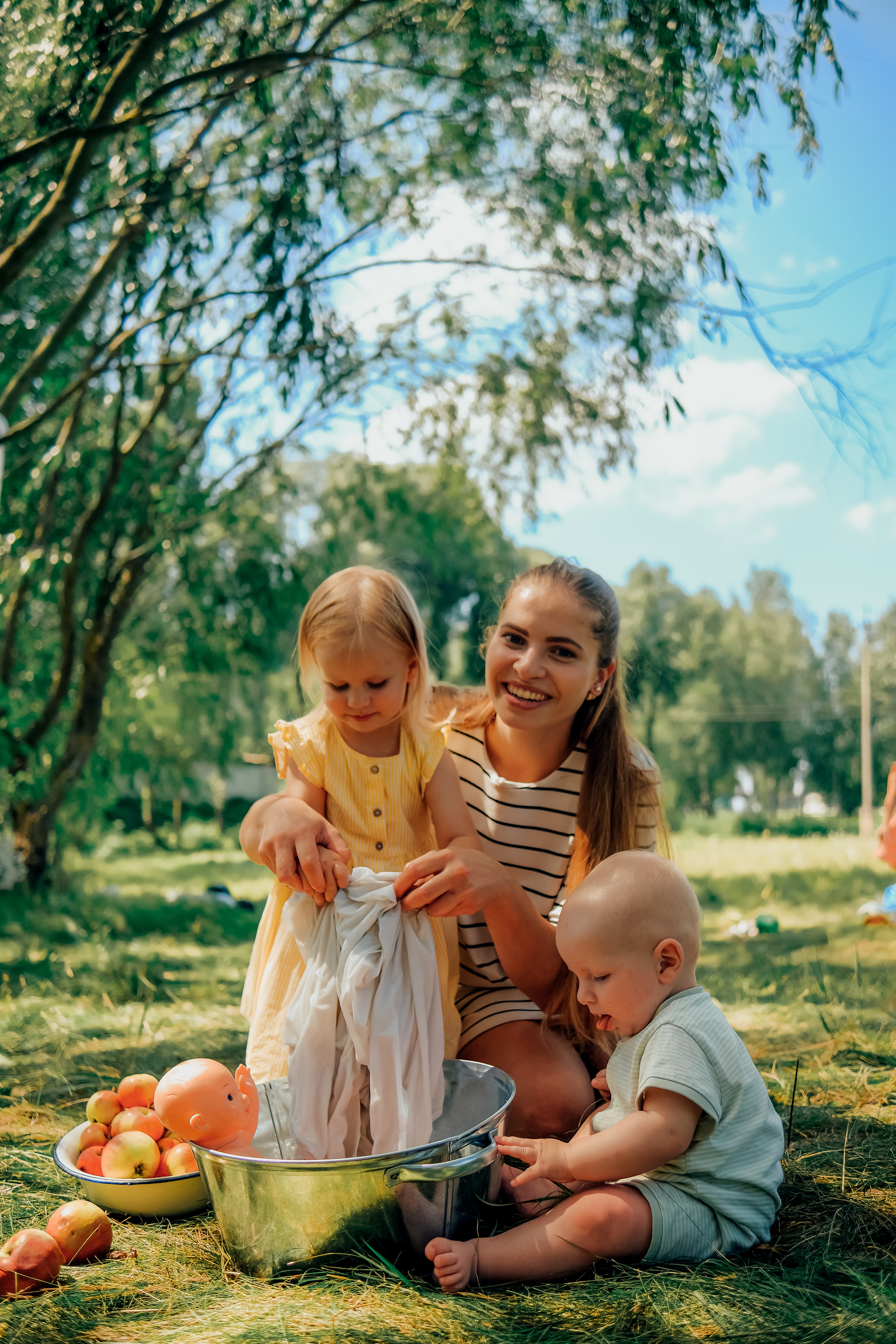 Алина с малышами. Nattie.ph