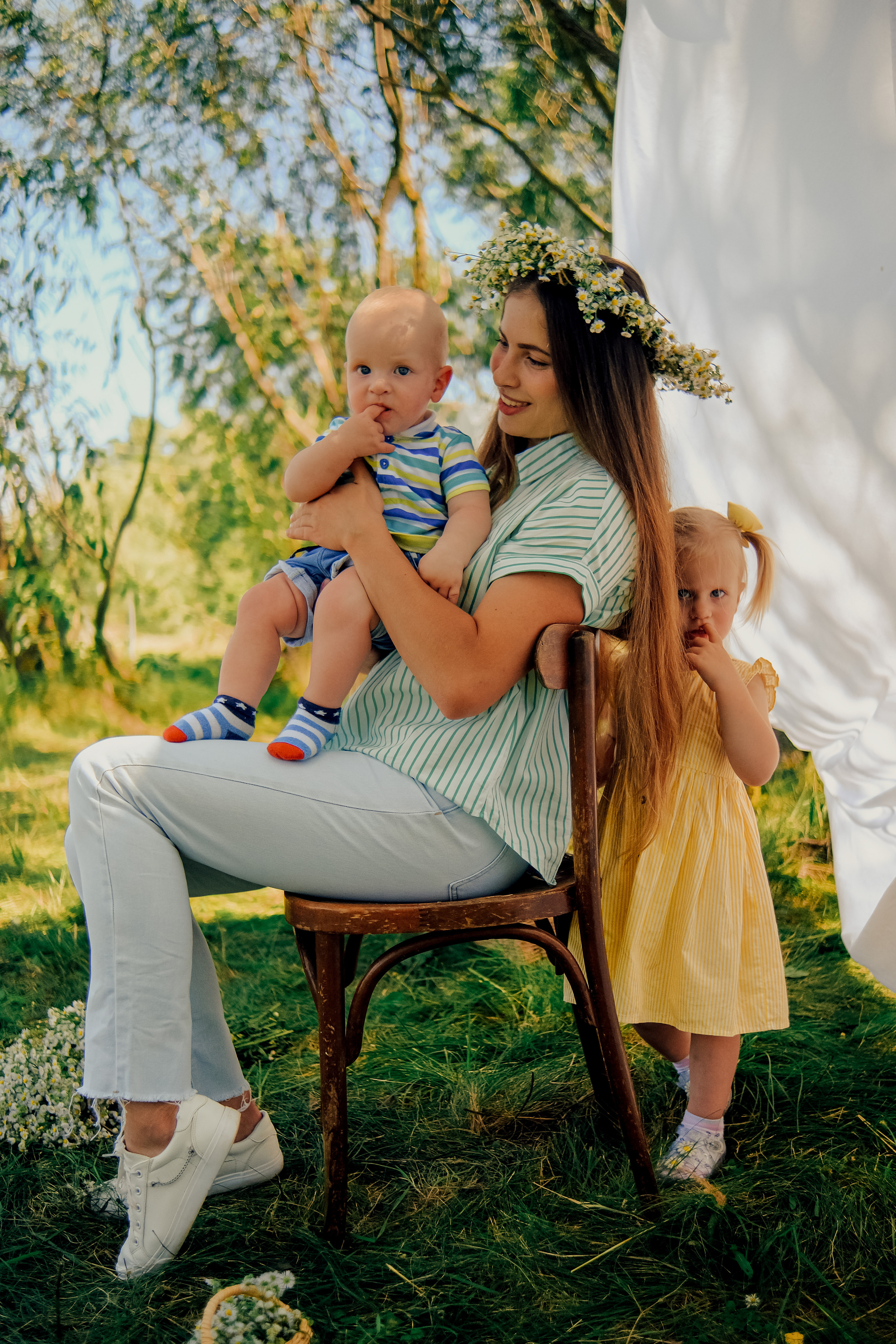 Алина с малышами. Nattie.ph