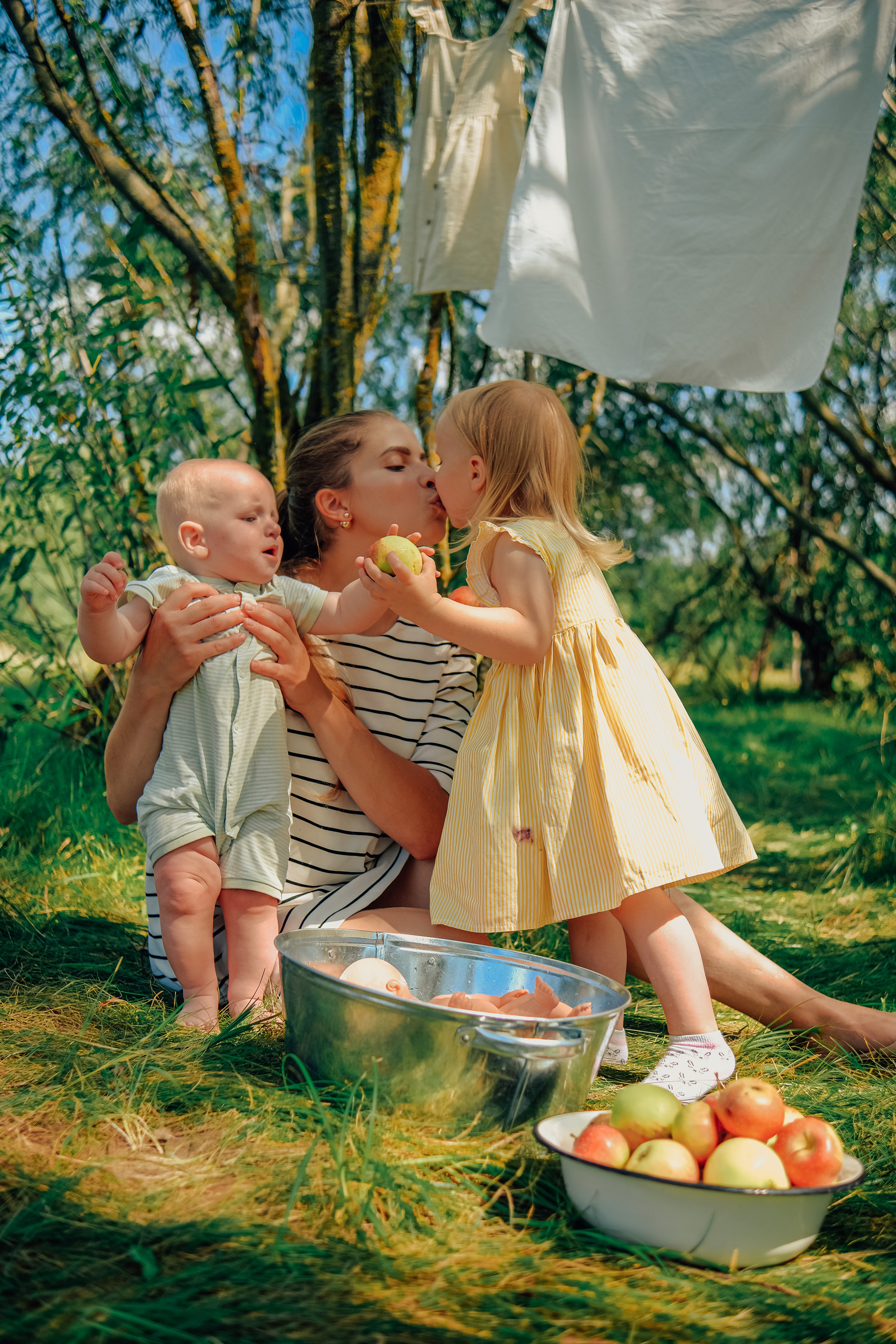 Алина с малышами. Nattie.ph