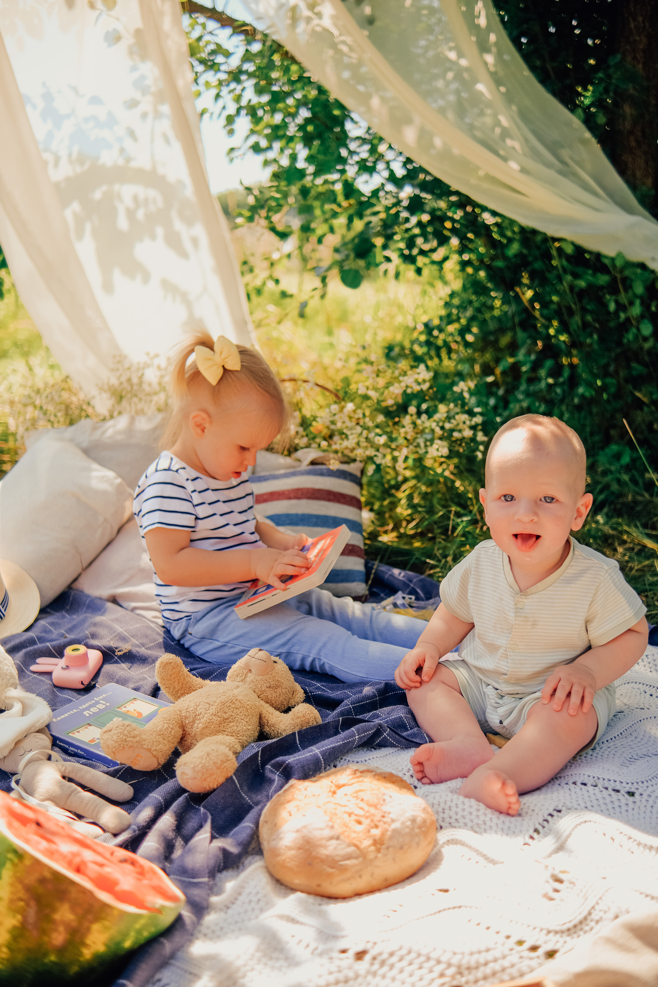 Алина с малышами. Nattie.ph