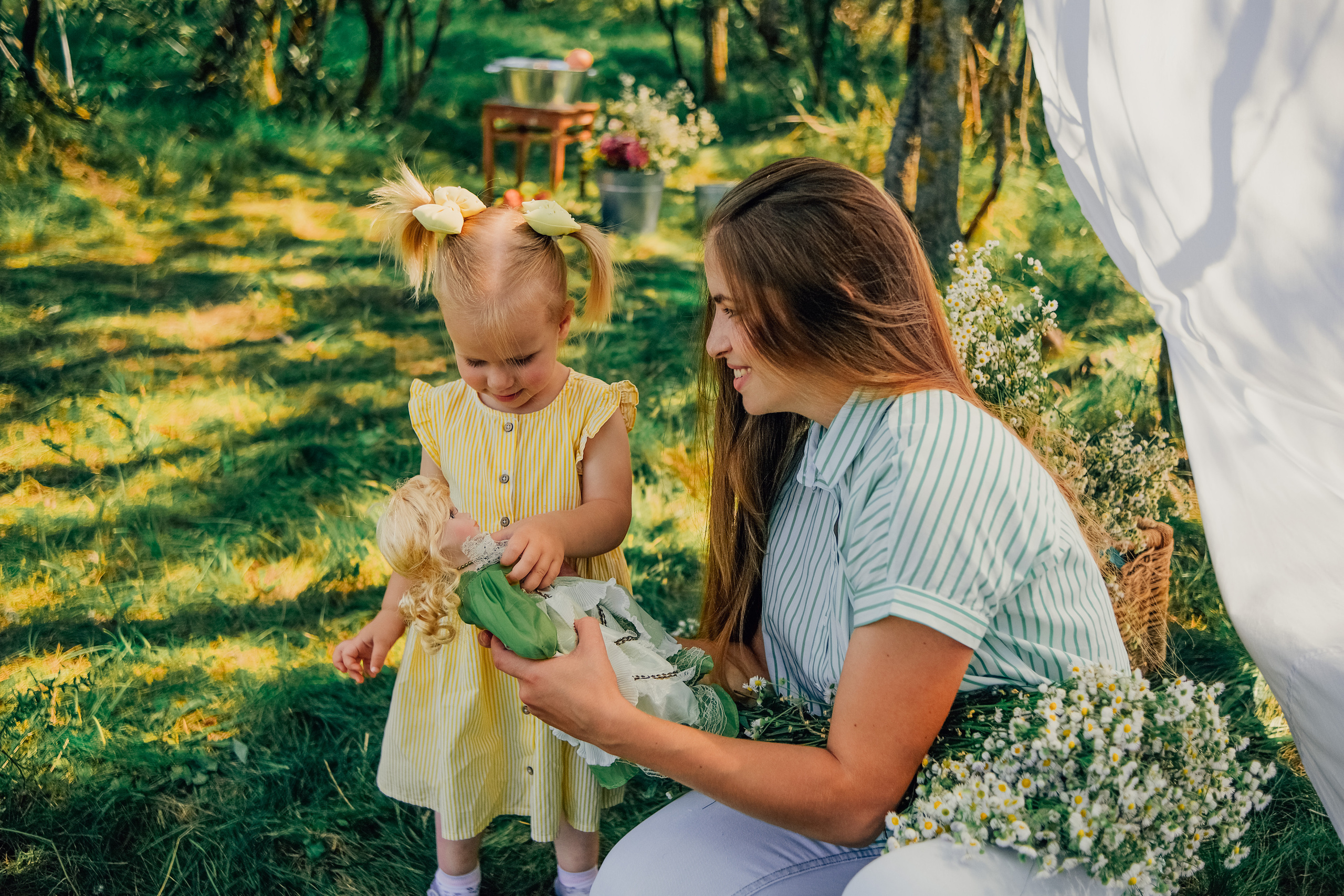 Алина с малышами. Nattie.ph