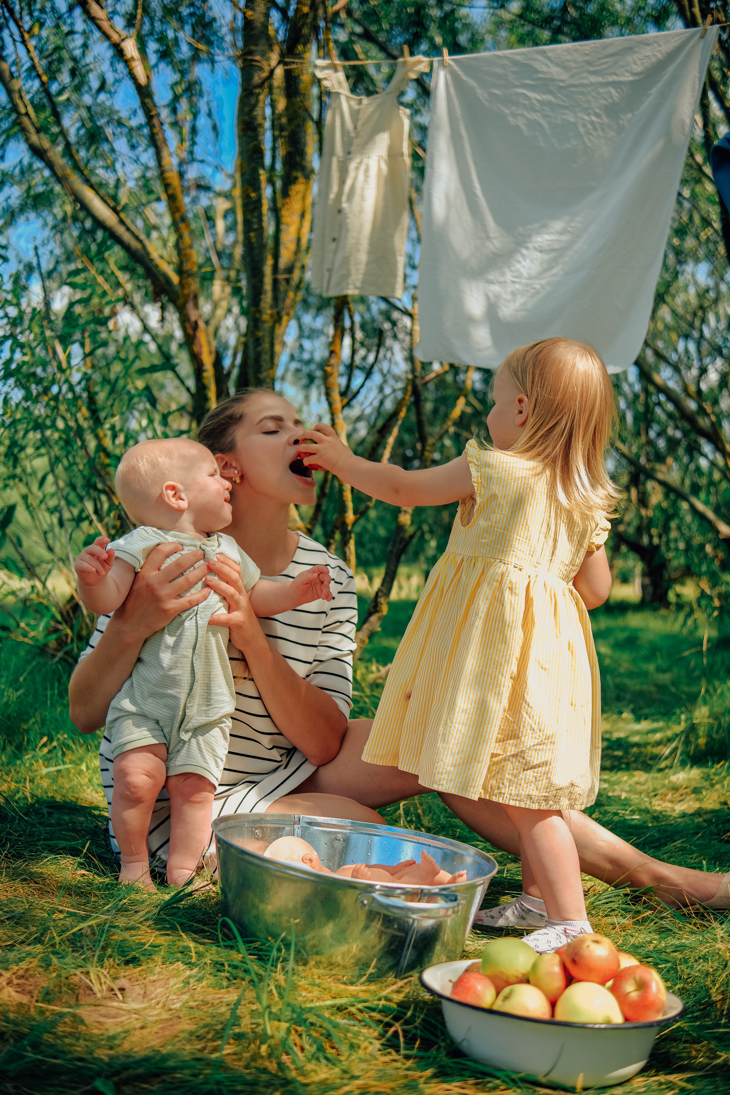 Алина с малышами. Nattie.ph