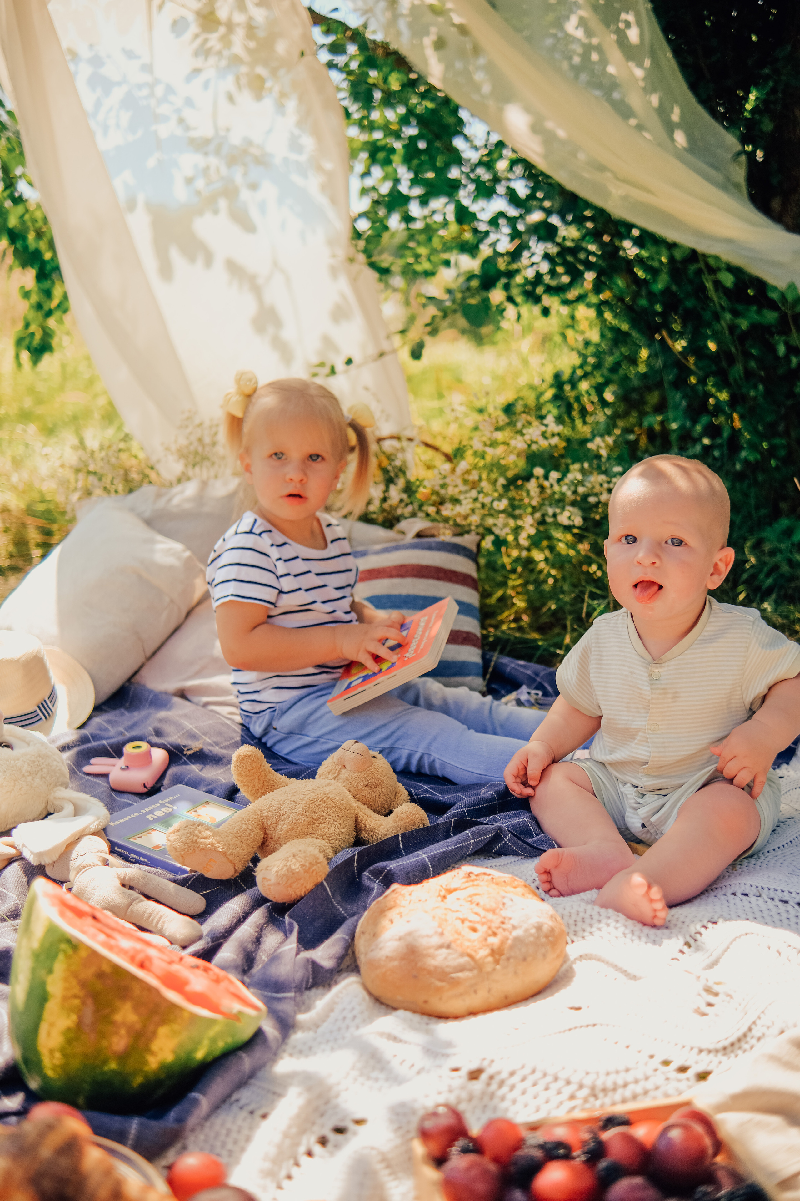 Алина с малышами. Nattie.ph