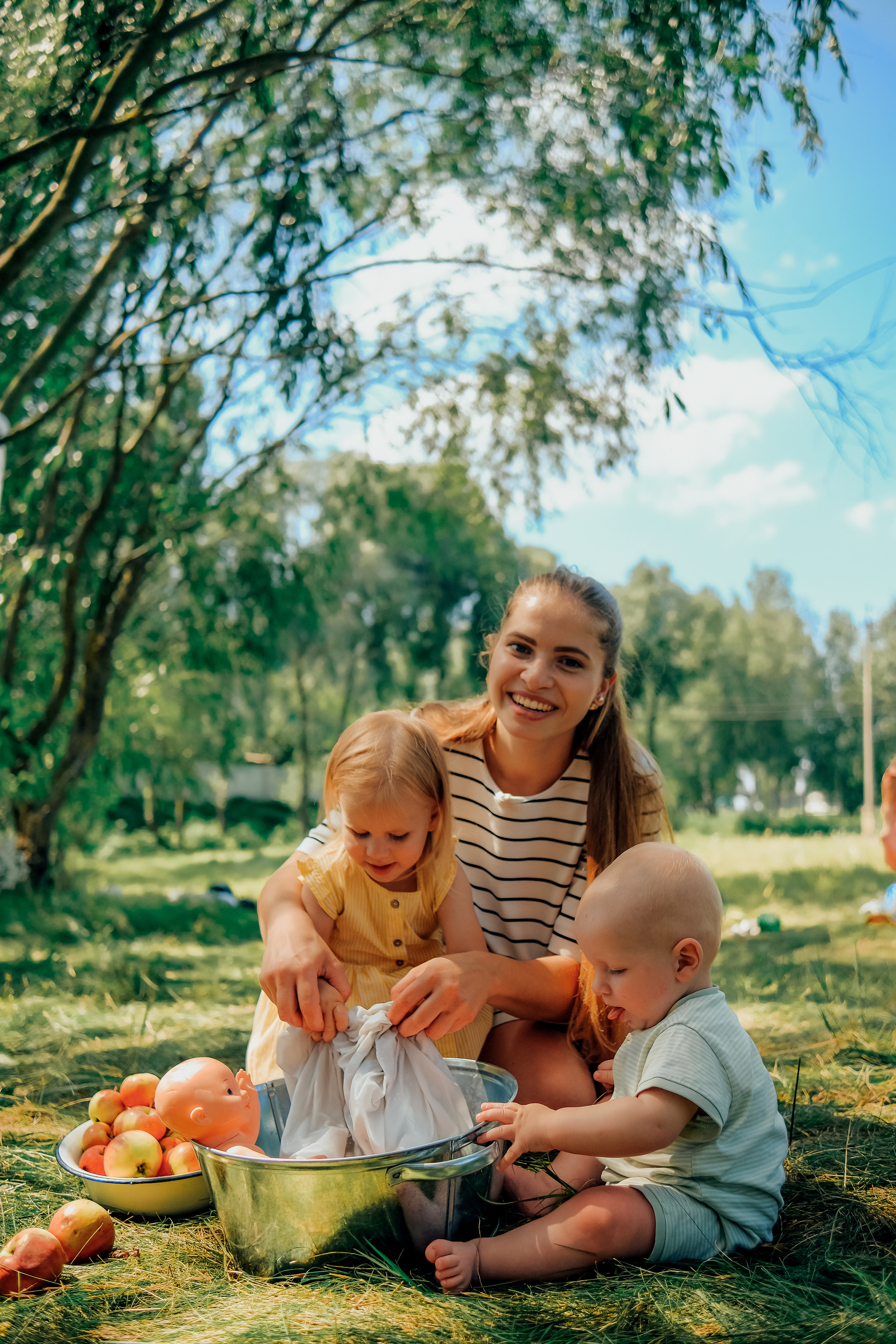 Алина с малышами. Nattie.ph