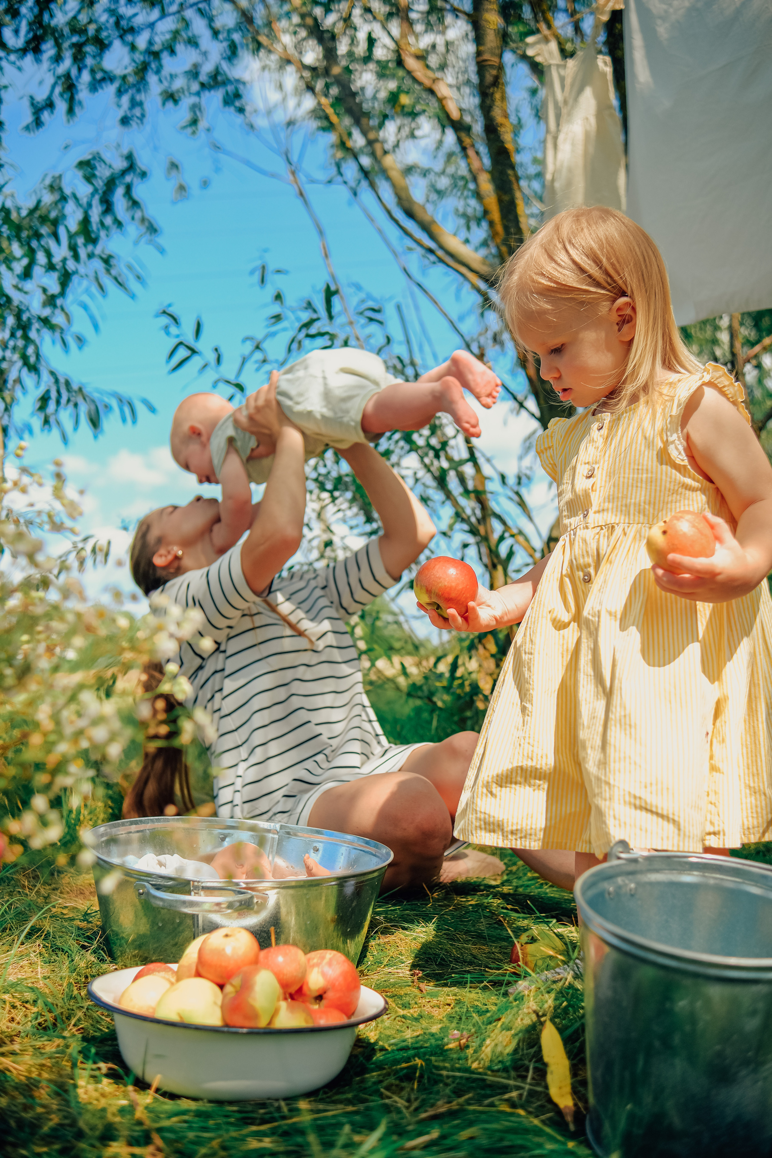 Алина с малышами. Nattie.ph