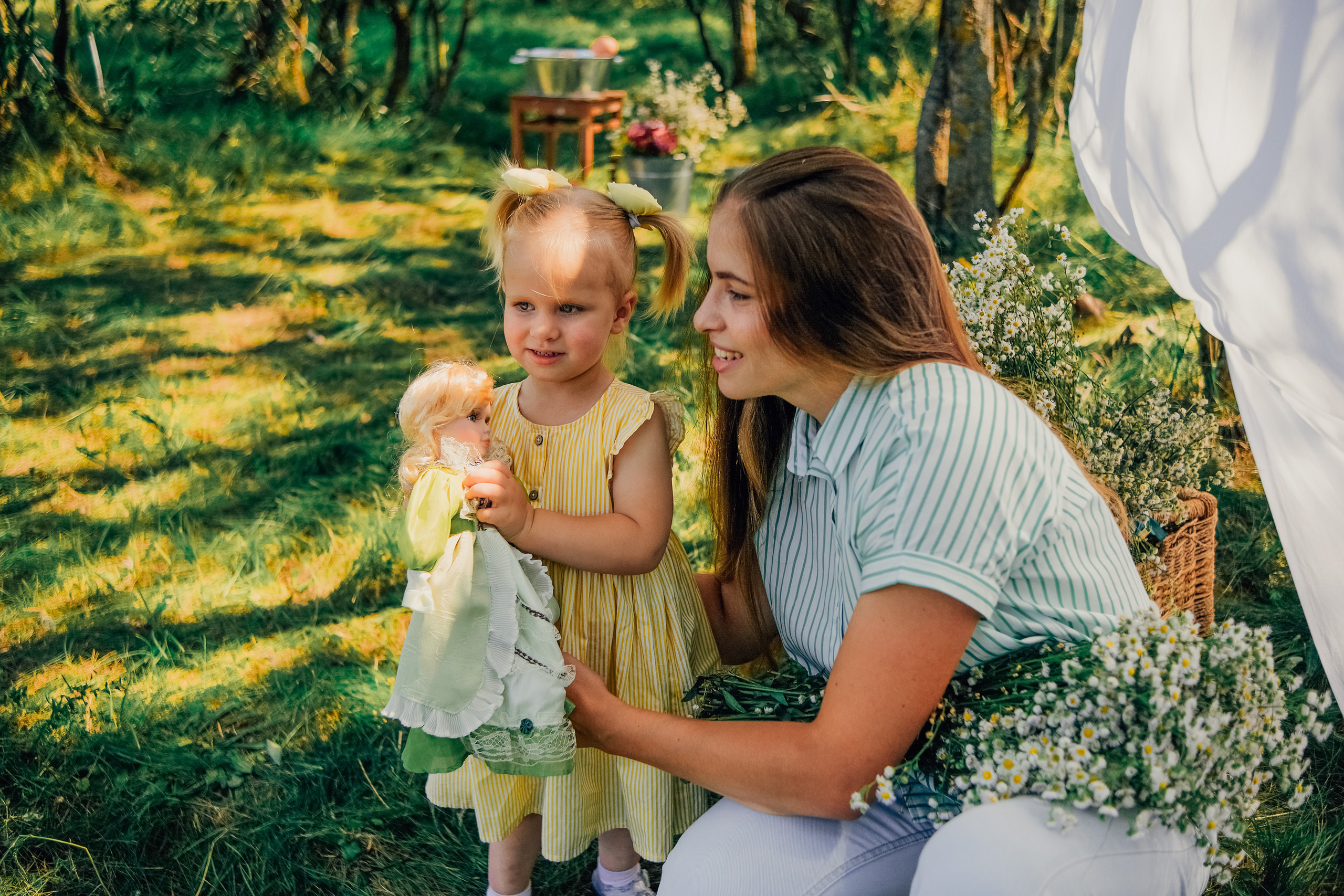 Алина с малышами. Nattie.ph