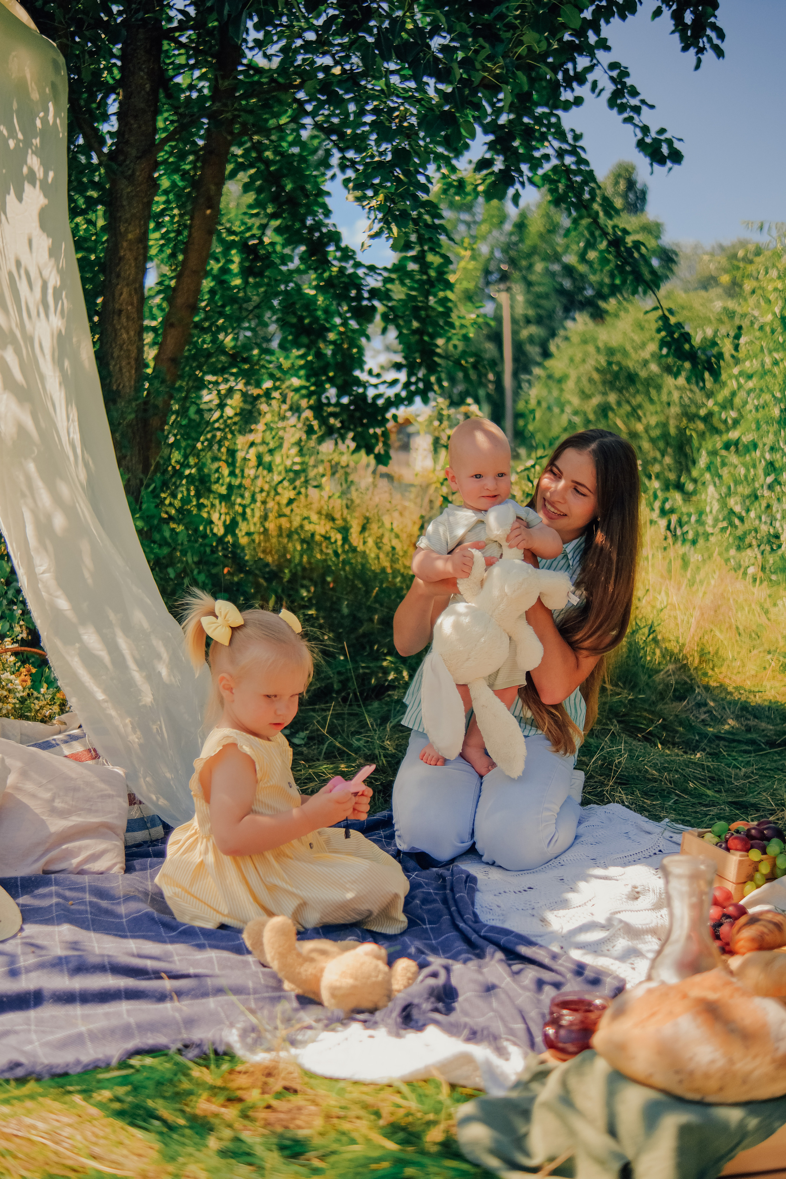 Алина с малышами. Nattie.ph