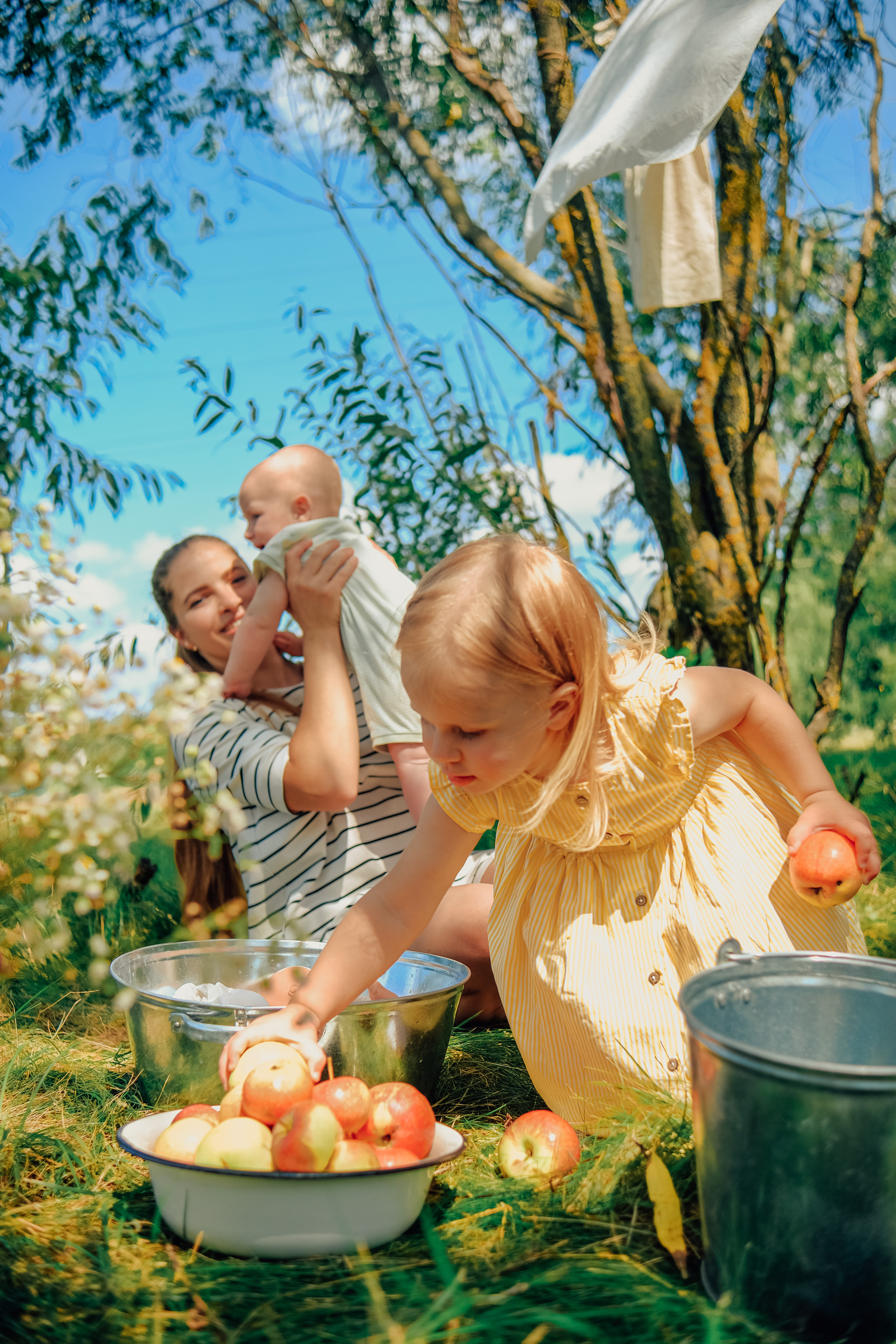 Алина с малышами. Nattie.ph