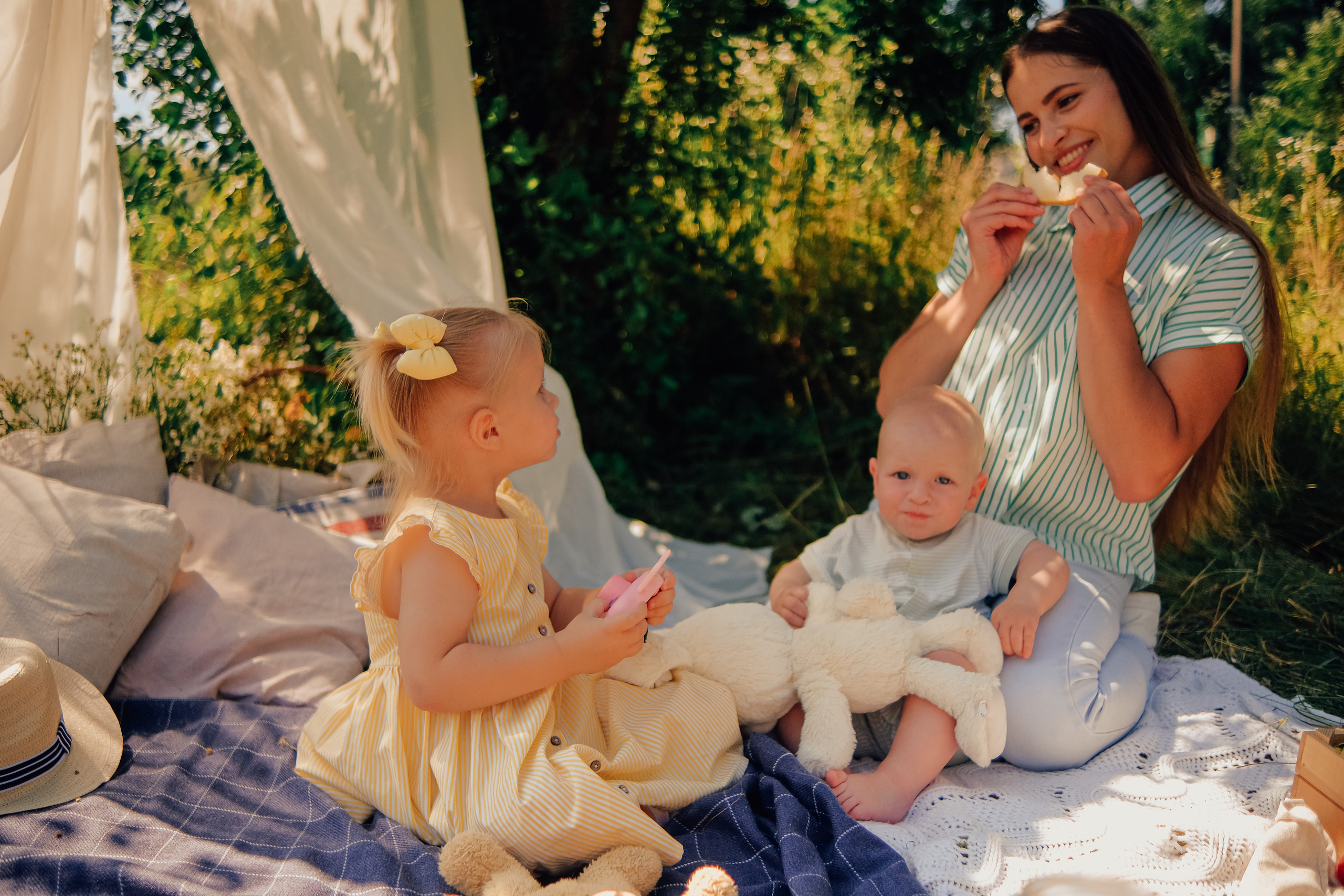 Алина с малышами. Nattie.ph